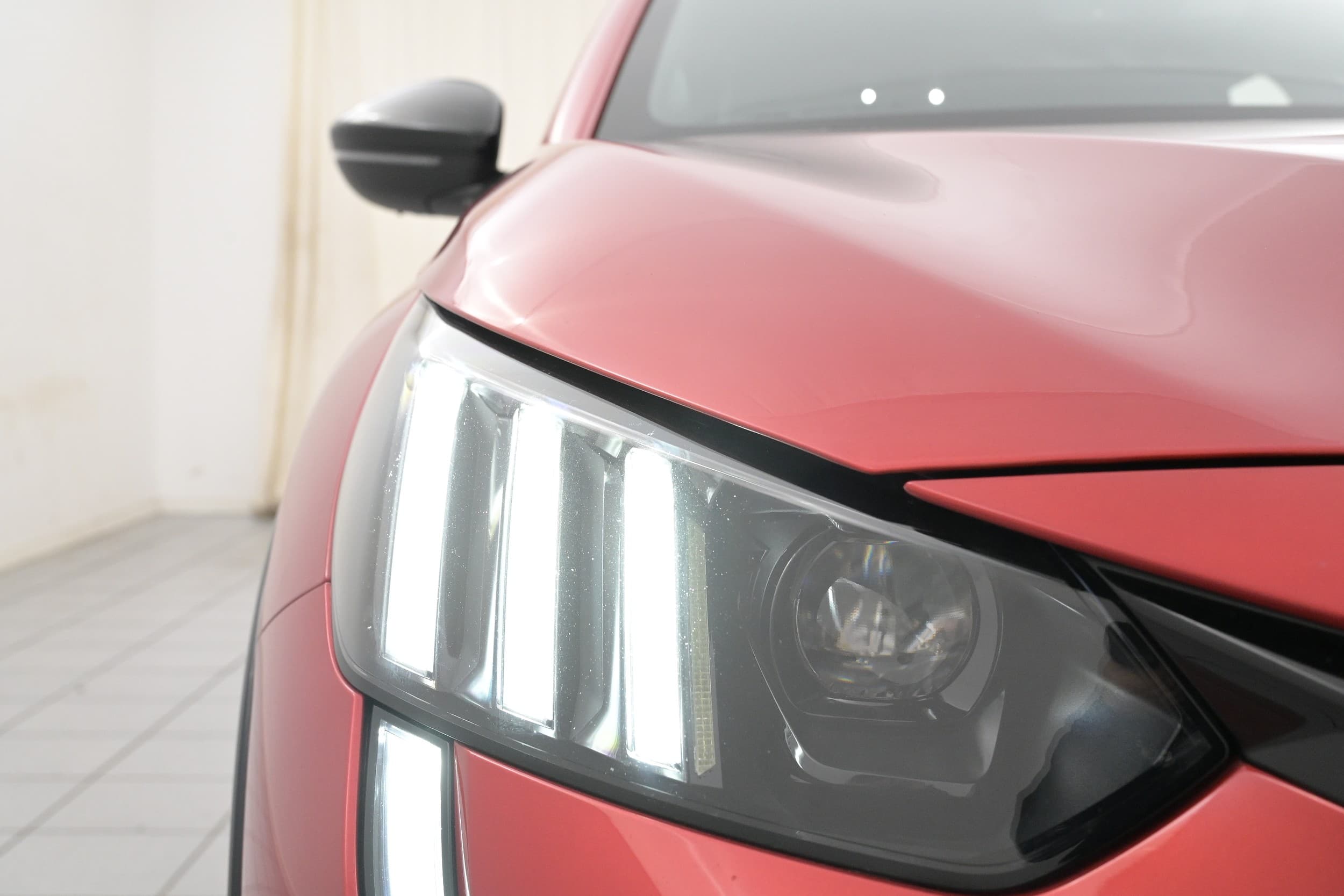 Peugeot e-208