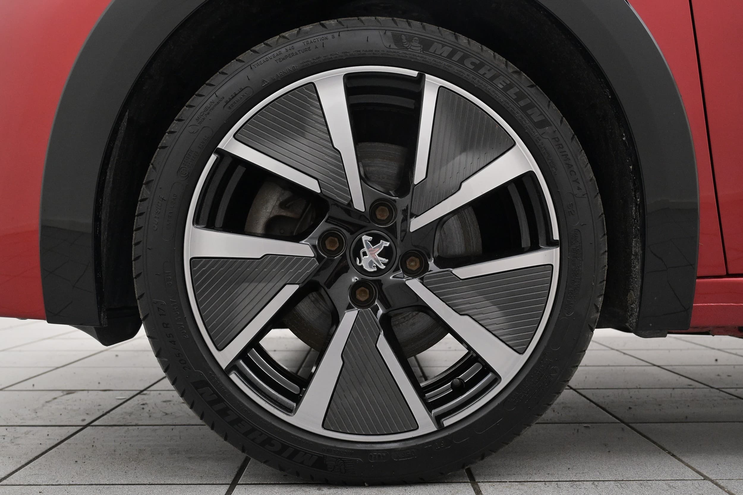 Peugeot e-208