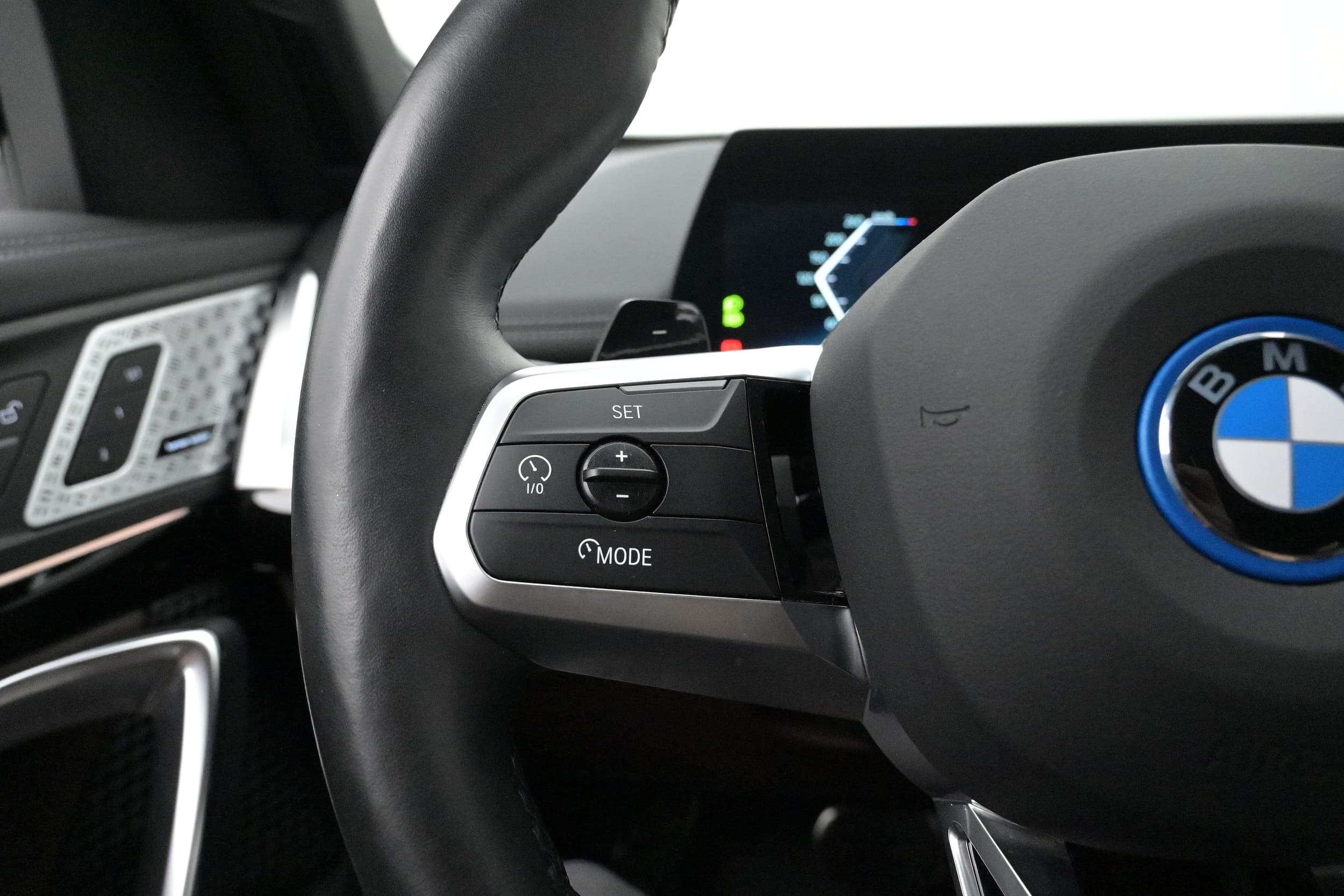 Multifunktionsratt med adaptiv farthållare