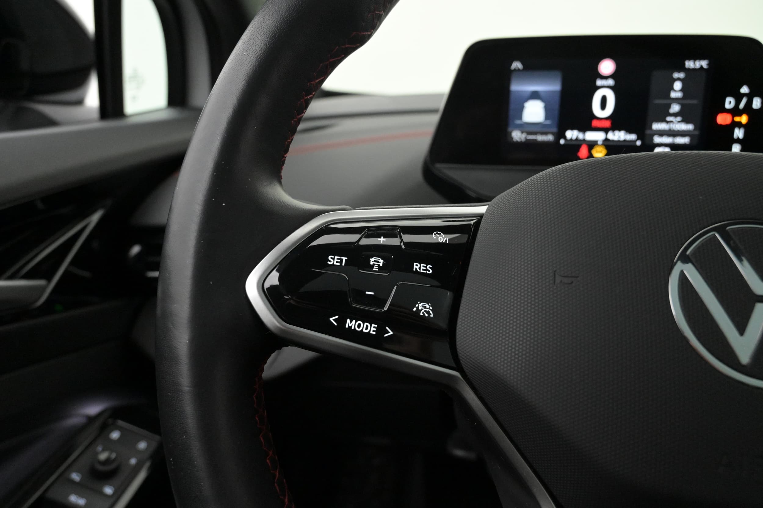 Multifunktionsratt med adaptiv farthållare