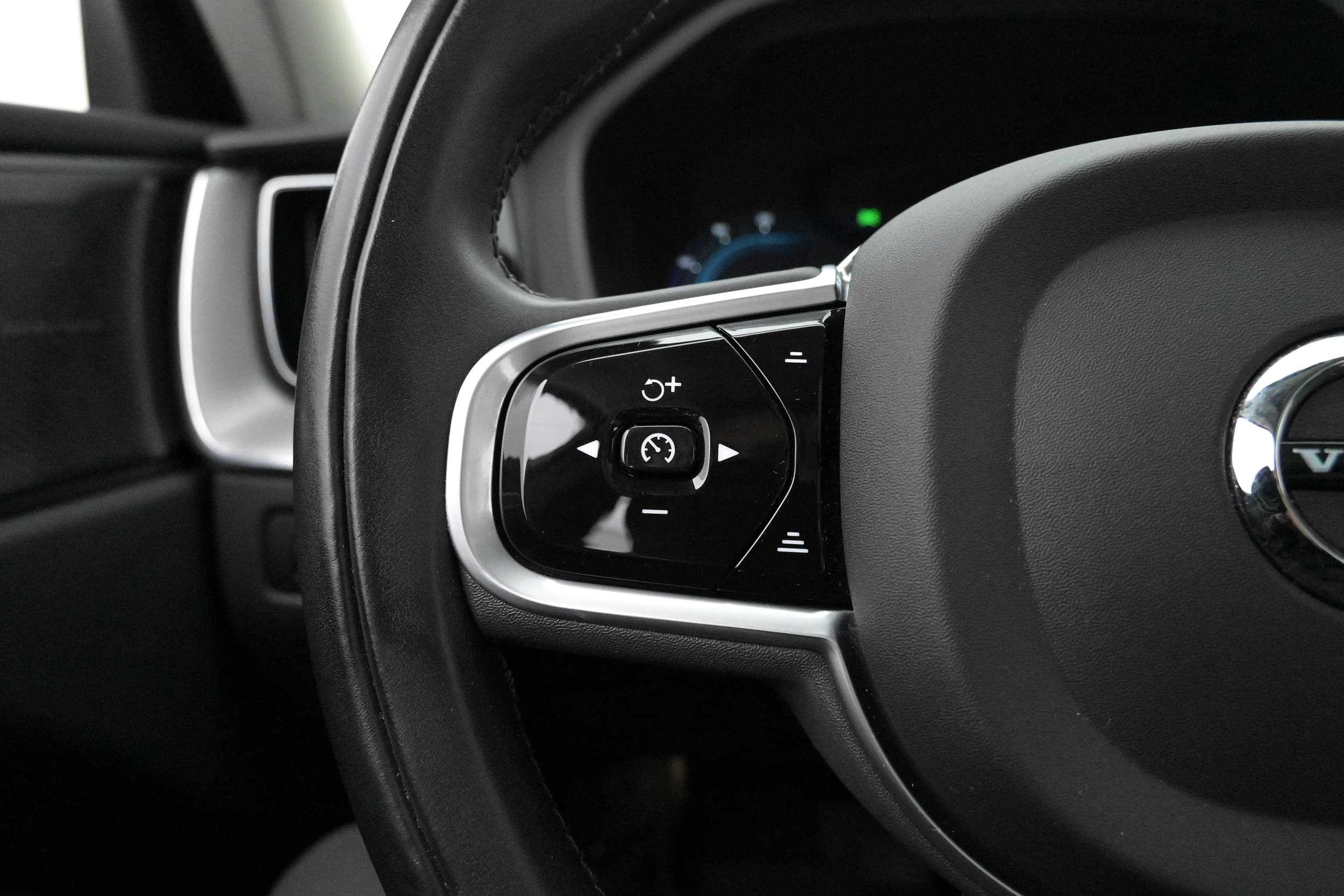 Multifunktionsratt med adaptiv farthållare