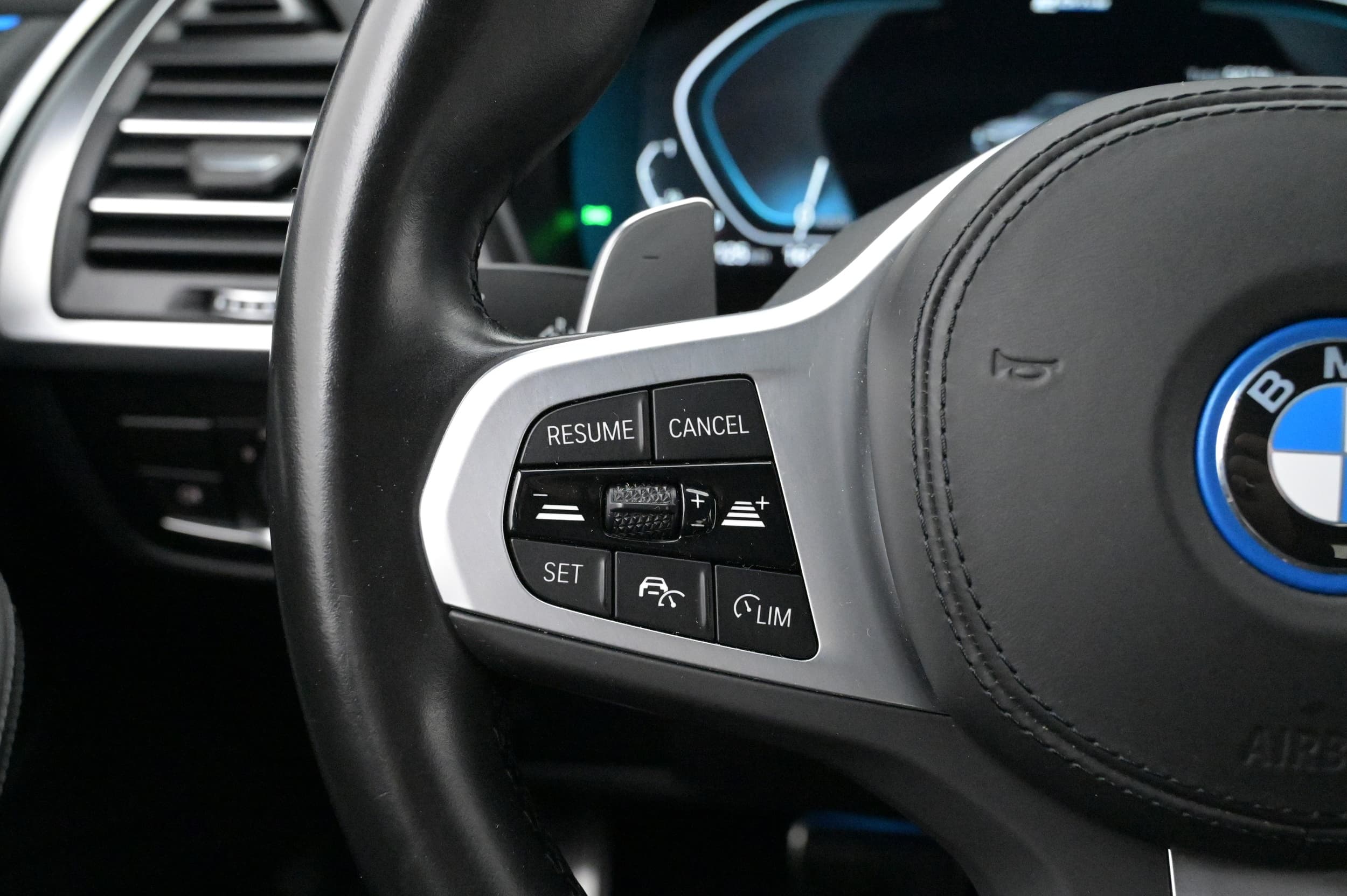 Multifunktionsratt med adaptiv farthållare