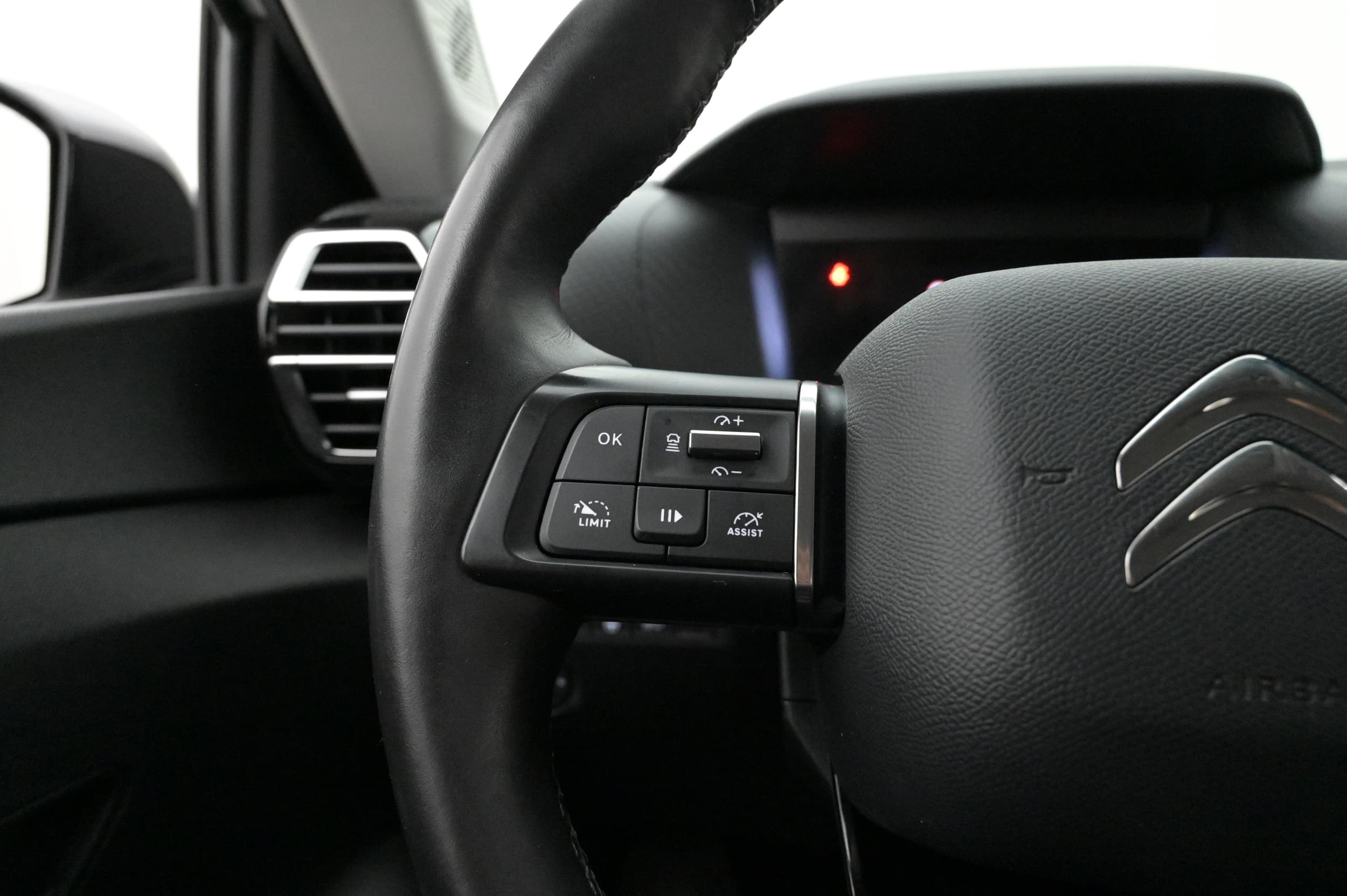 Adaptiv farthållare och Highway Assist