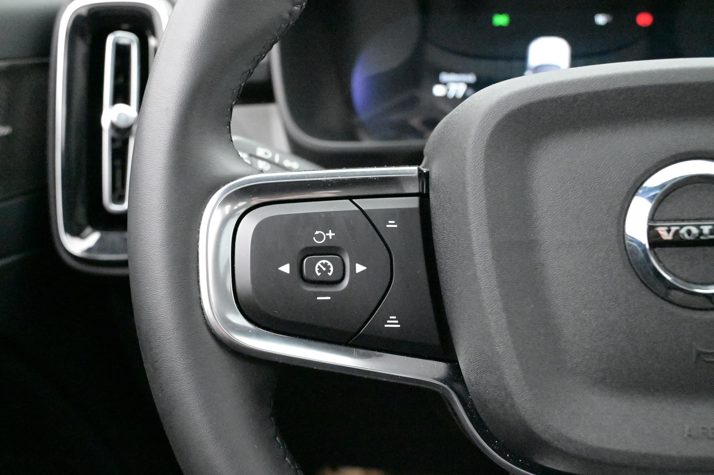 Multifunktionsratt med adaptiv farthållare