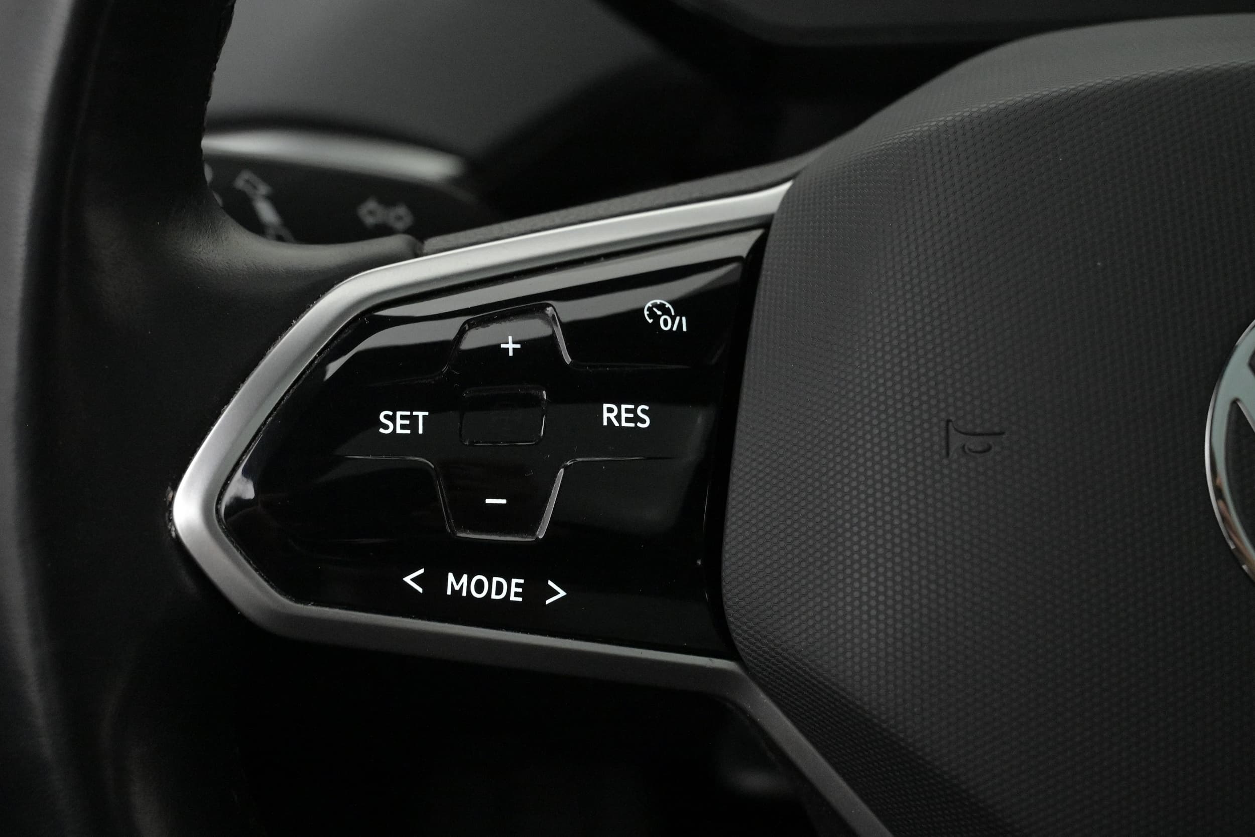 Multifunktionsratt med adaptiv farthållare