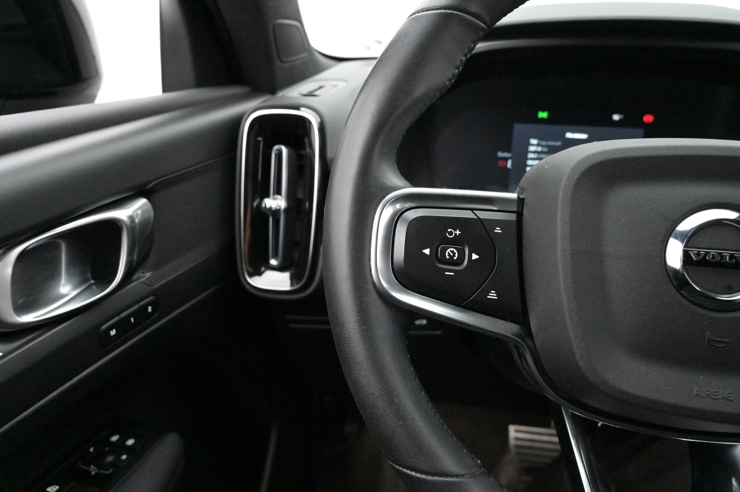 Multifunktionsratt med adaptiv farthållare