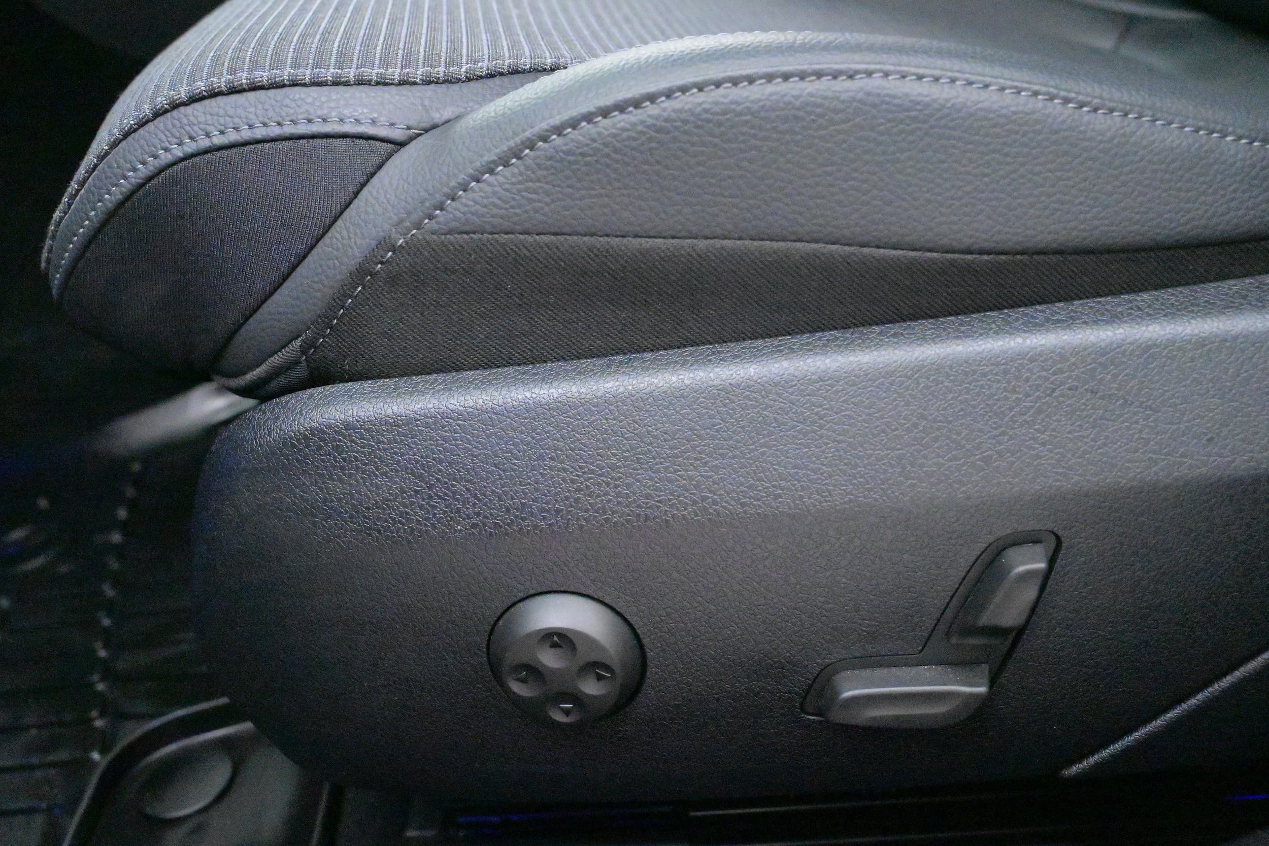 Elmanövrerat förarsäte