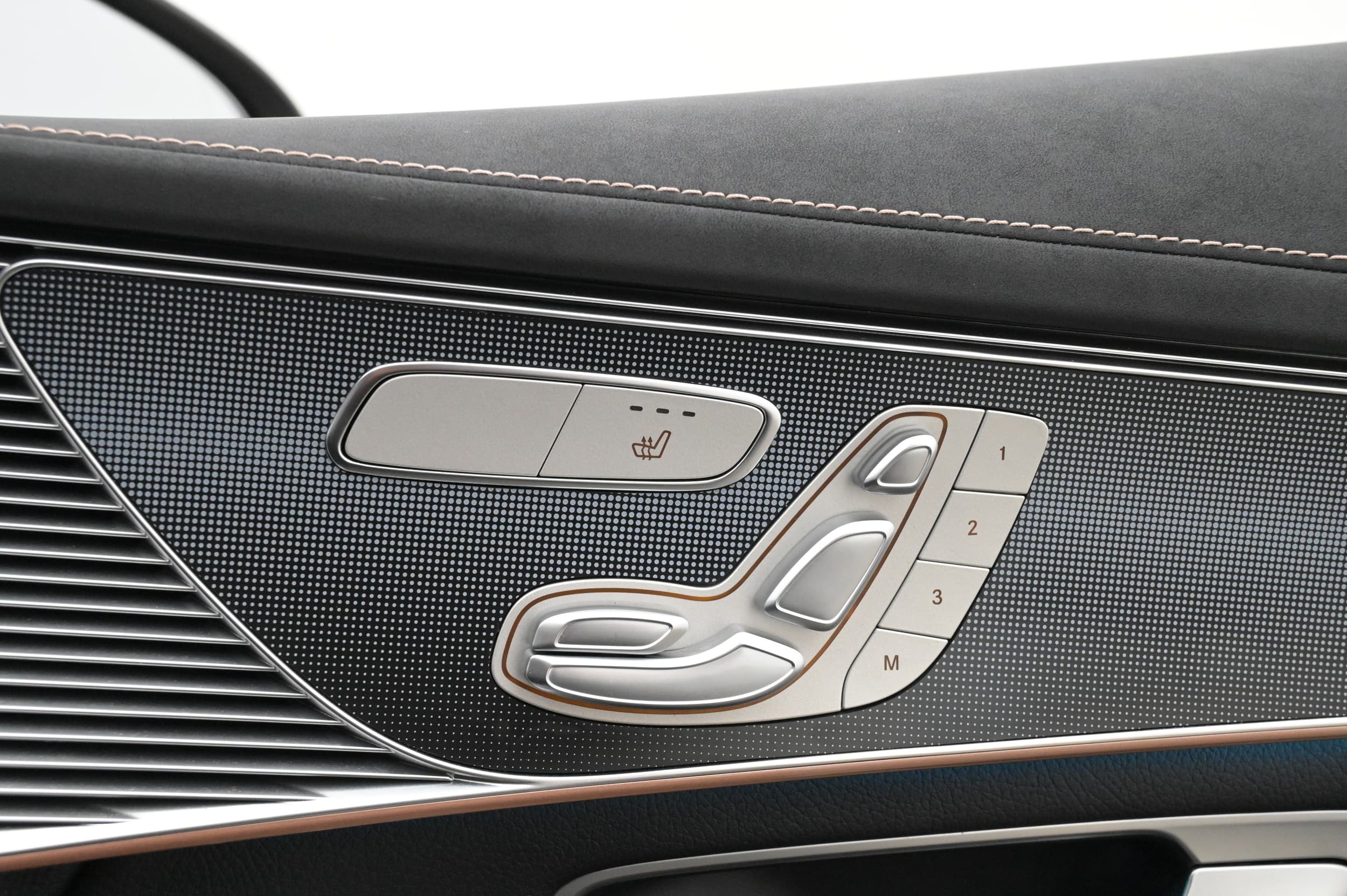 Elmanövrerade framsäten med minne och värme