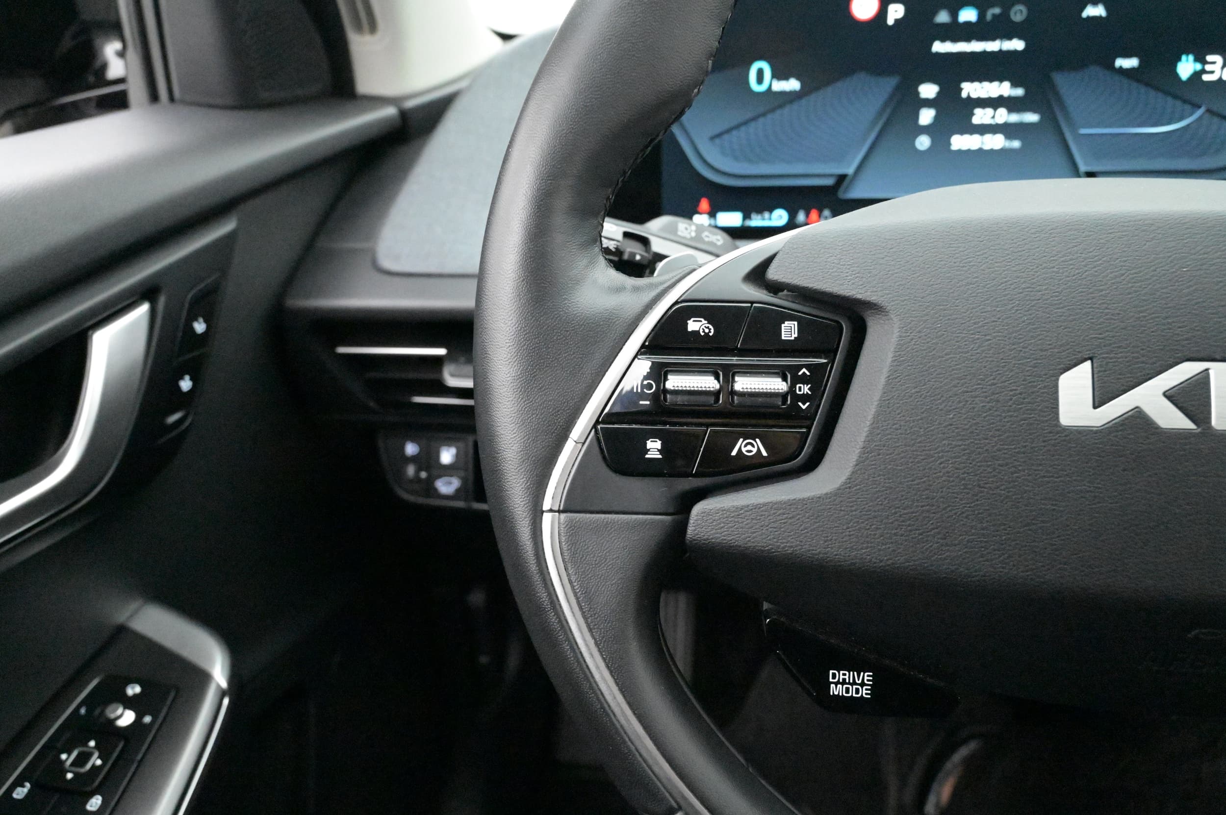 Multifunktionsratt med adaptiv farthållare