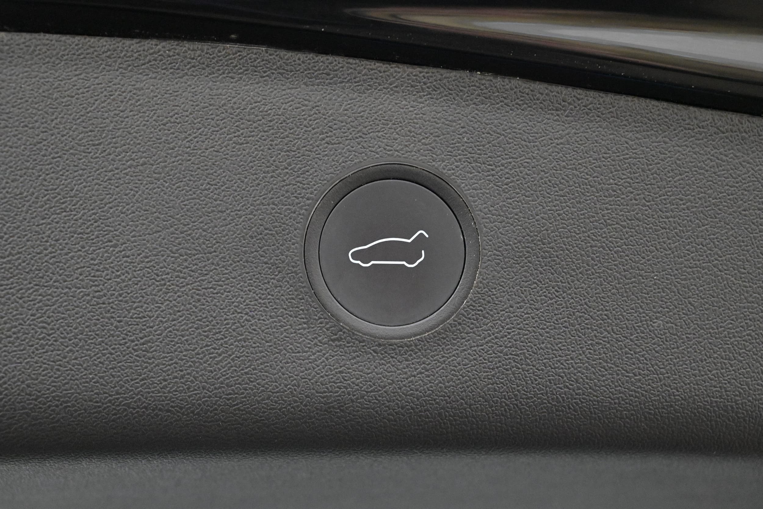 Elmanövrerad bagagelucka