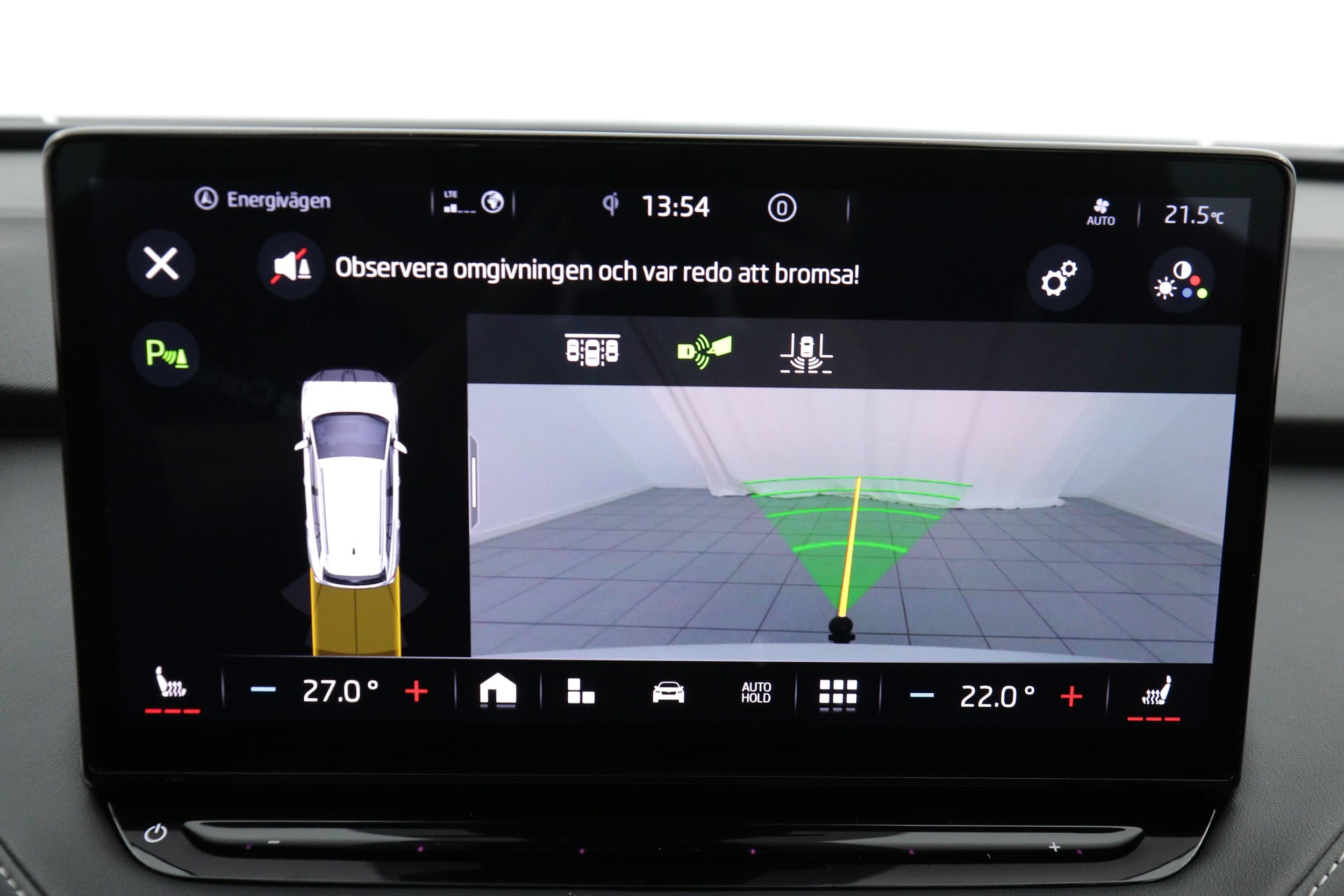 Backkamera med parkeringssensorer fram och bak