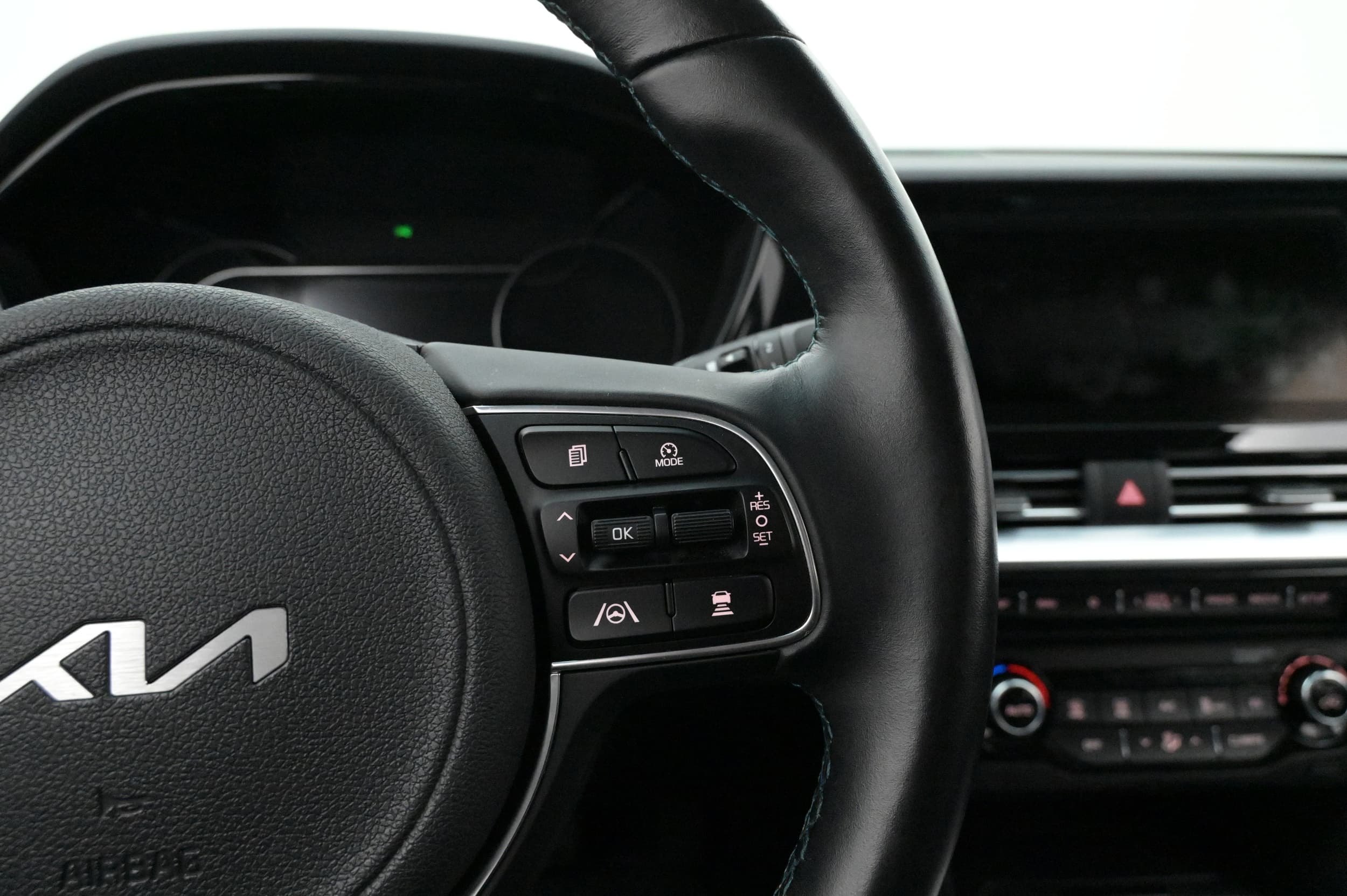 Multifunktionsratt med adaptiv farthållare