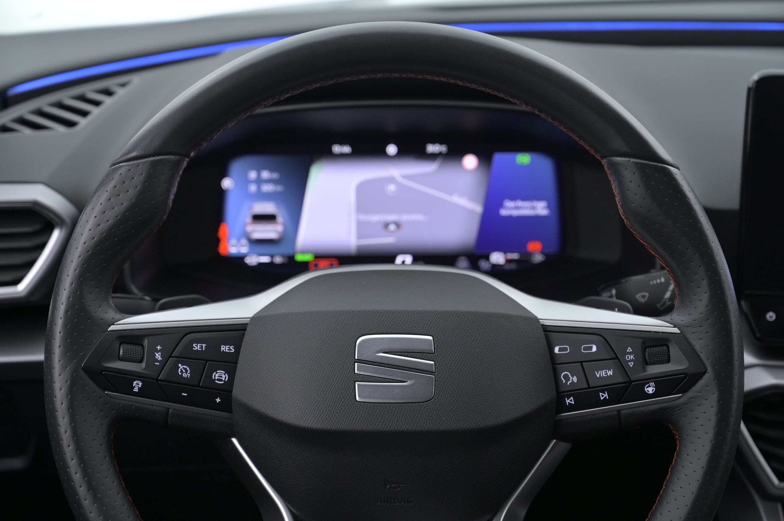 Multifunktionsratt med bl.a. adaptiv farthållare