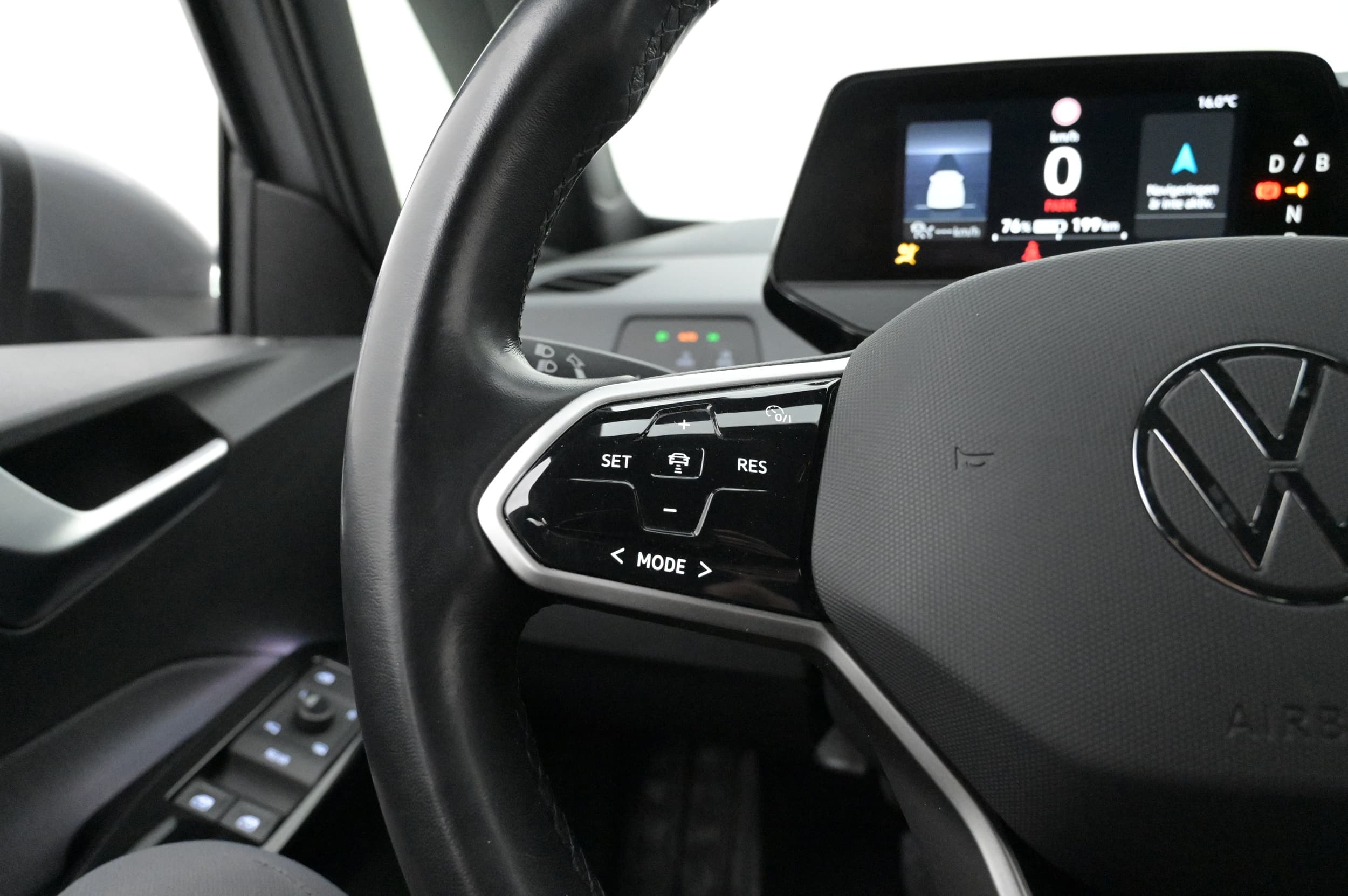 Multifunktionsratt med adaptiv farthållare