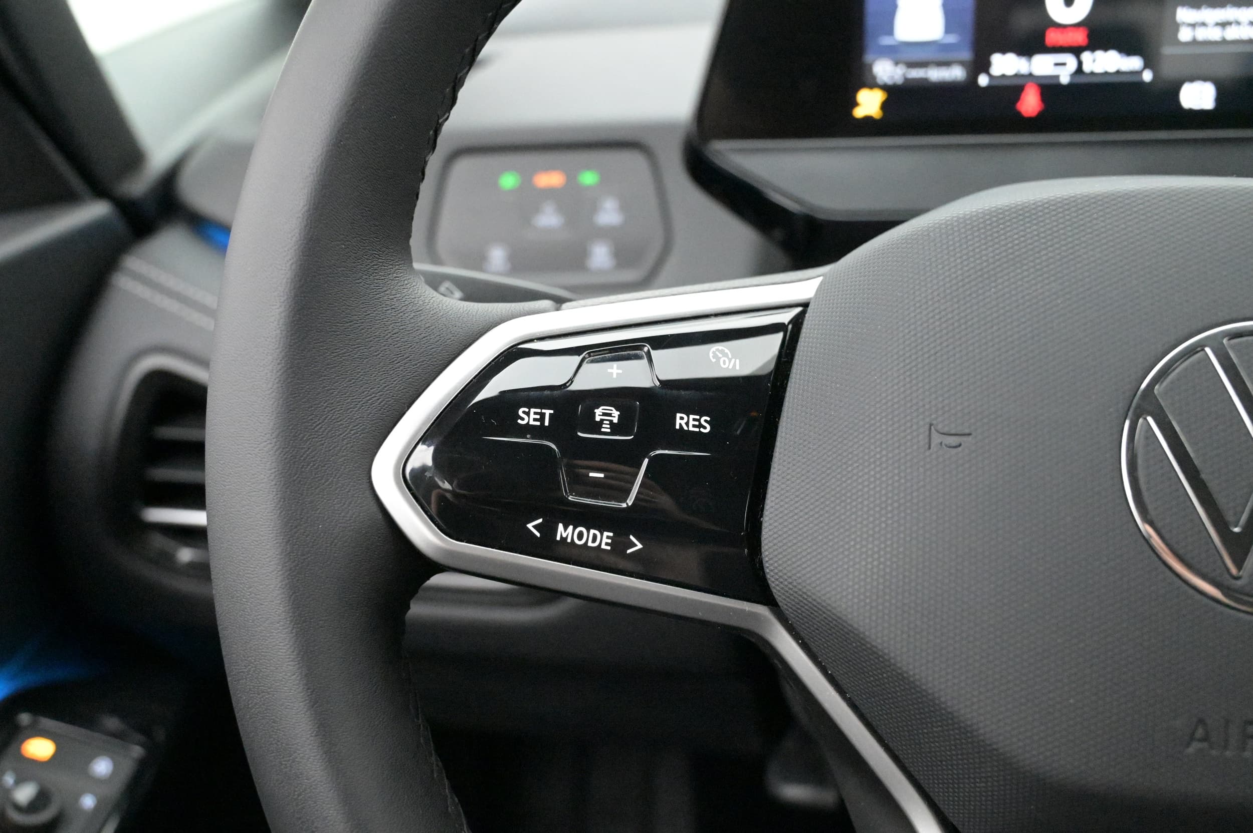 Multifunktionsratt med adaptiv farthållare