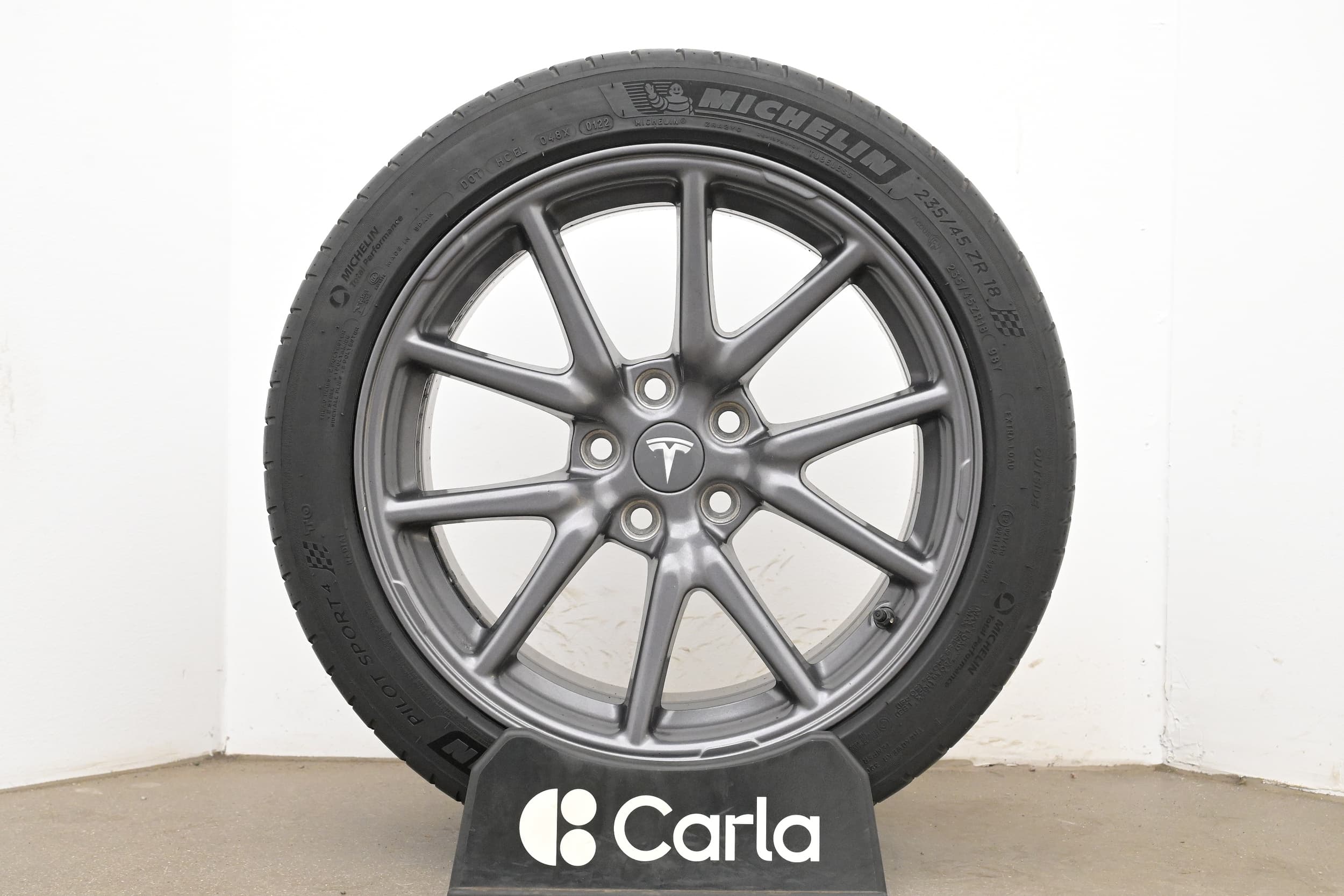 Sommar- och vinterhjul inkluderat (foto visar sommarhjul)