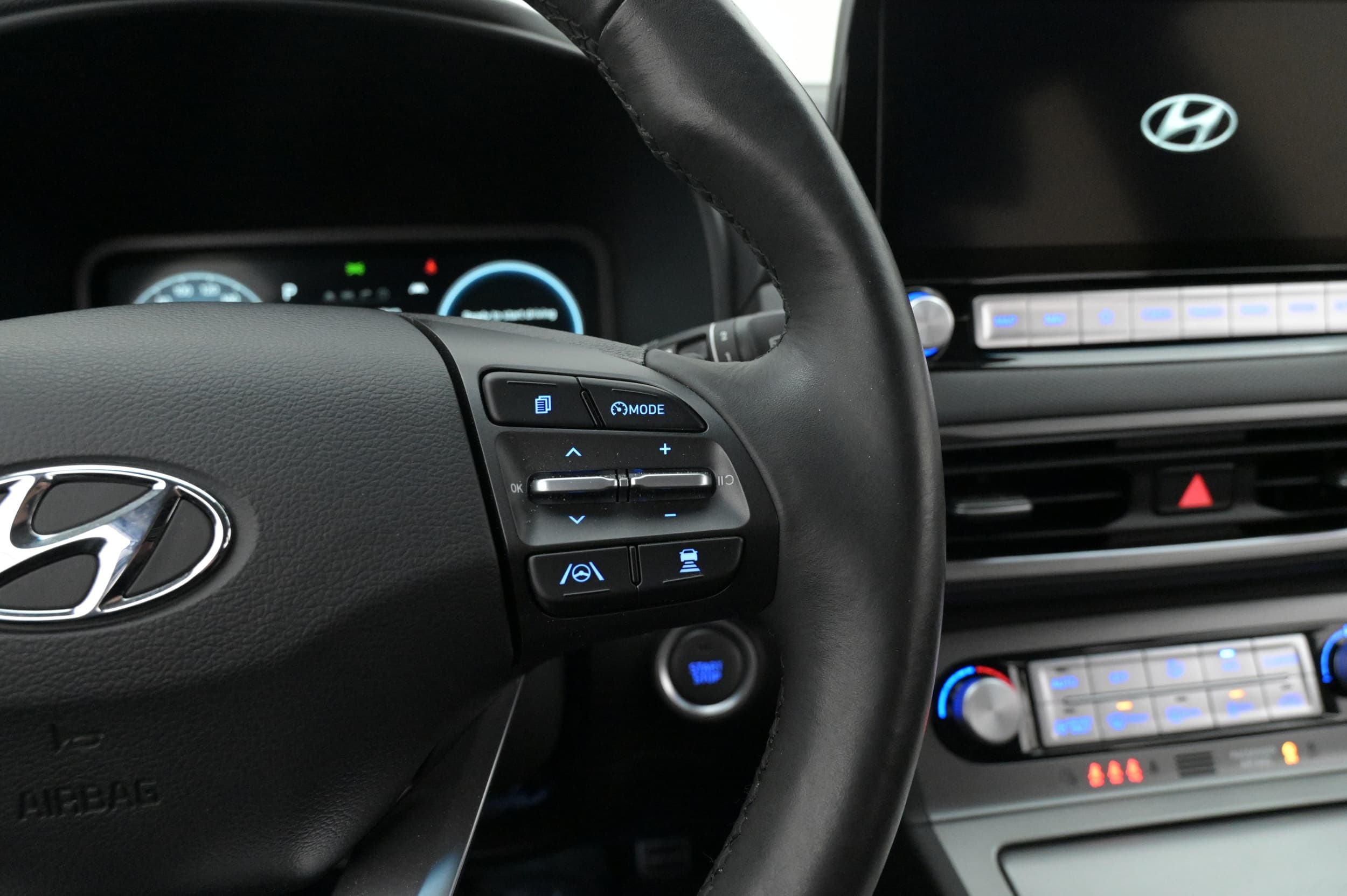 Multifunktionsratt med adaptiv farthållare