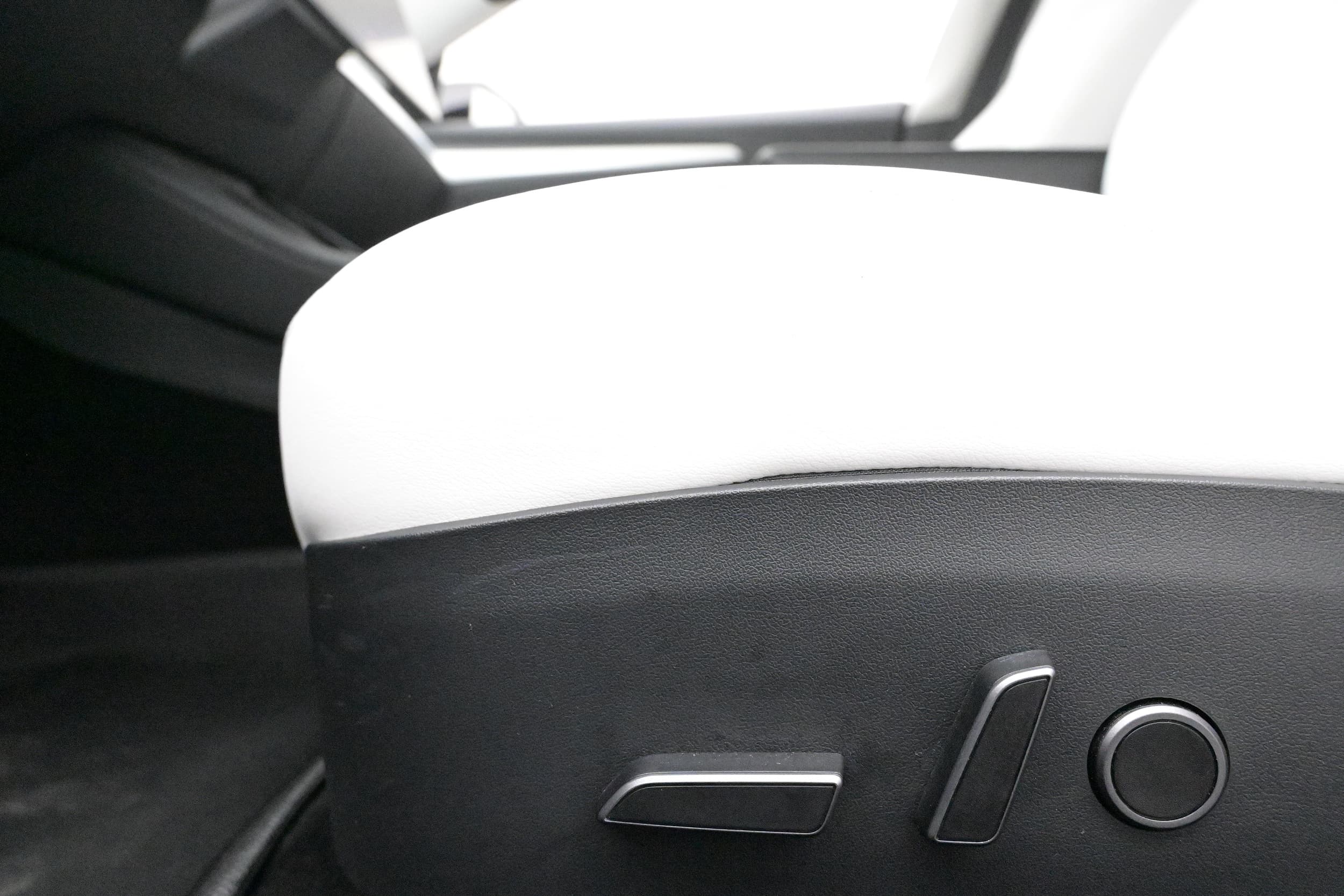 Elmanövrerade framsäten