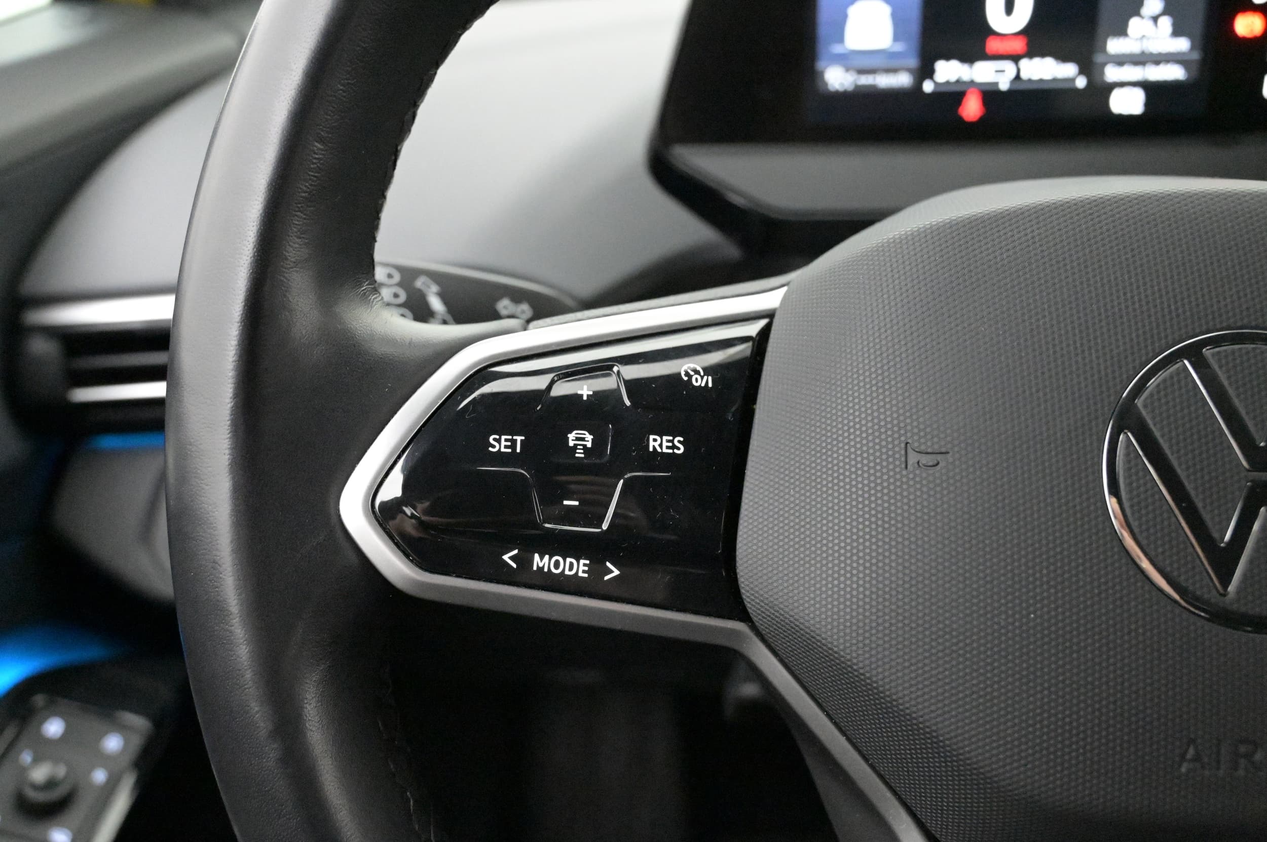 Multifunktionsratt med adaptiv farthållare