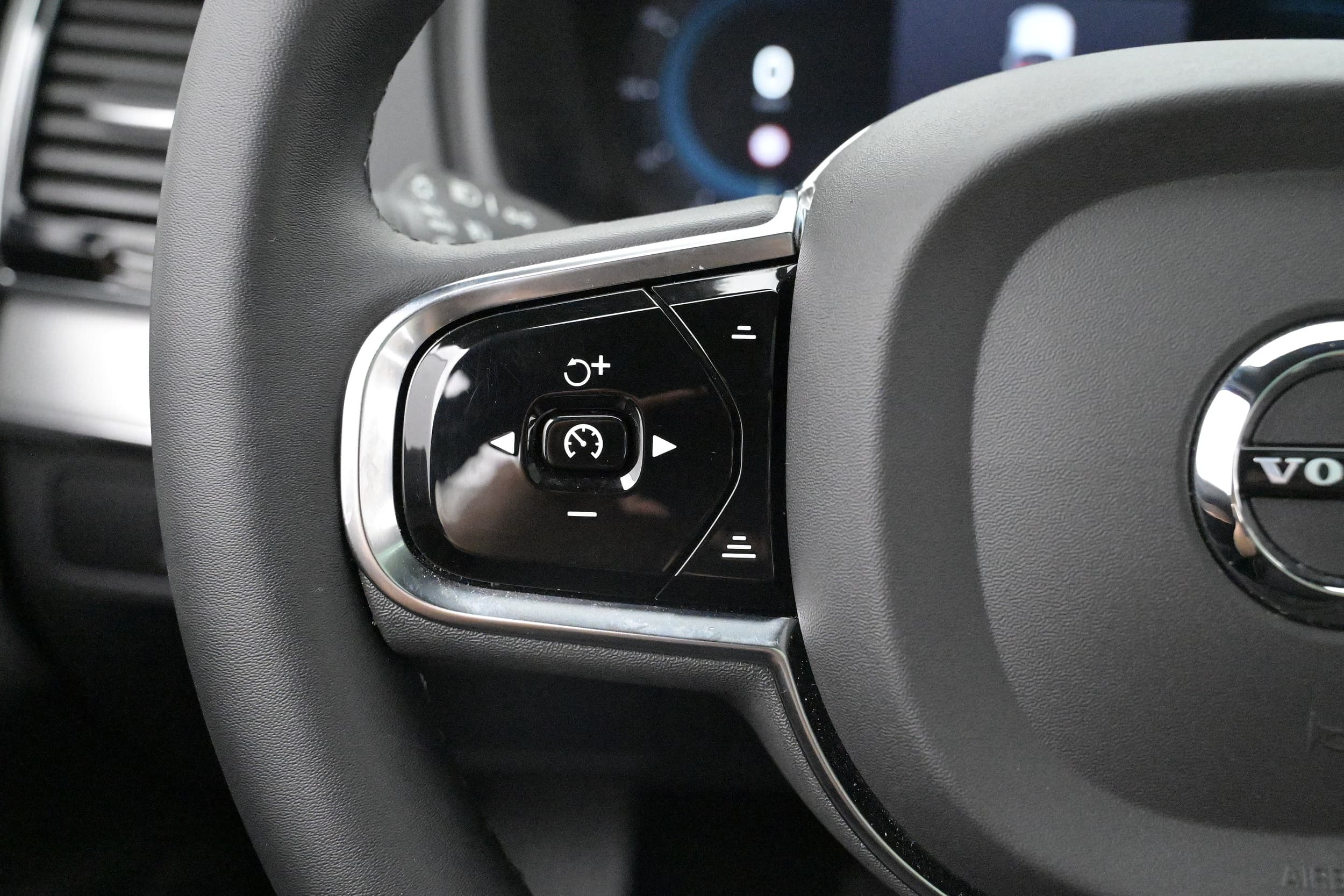 Multifunktionsratt med adaptiv farthållare