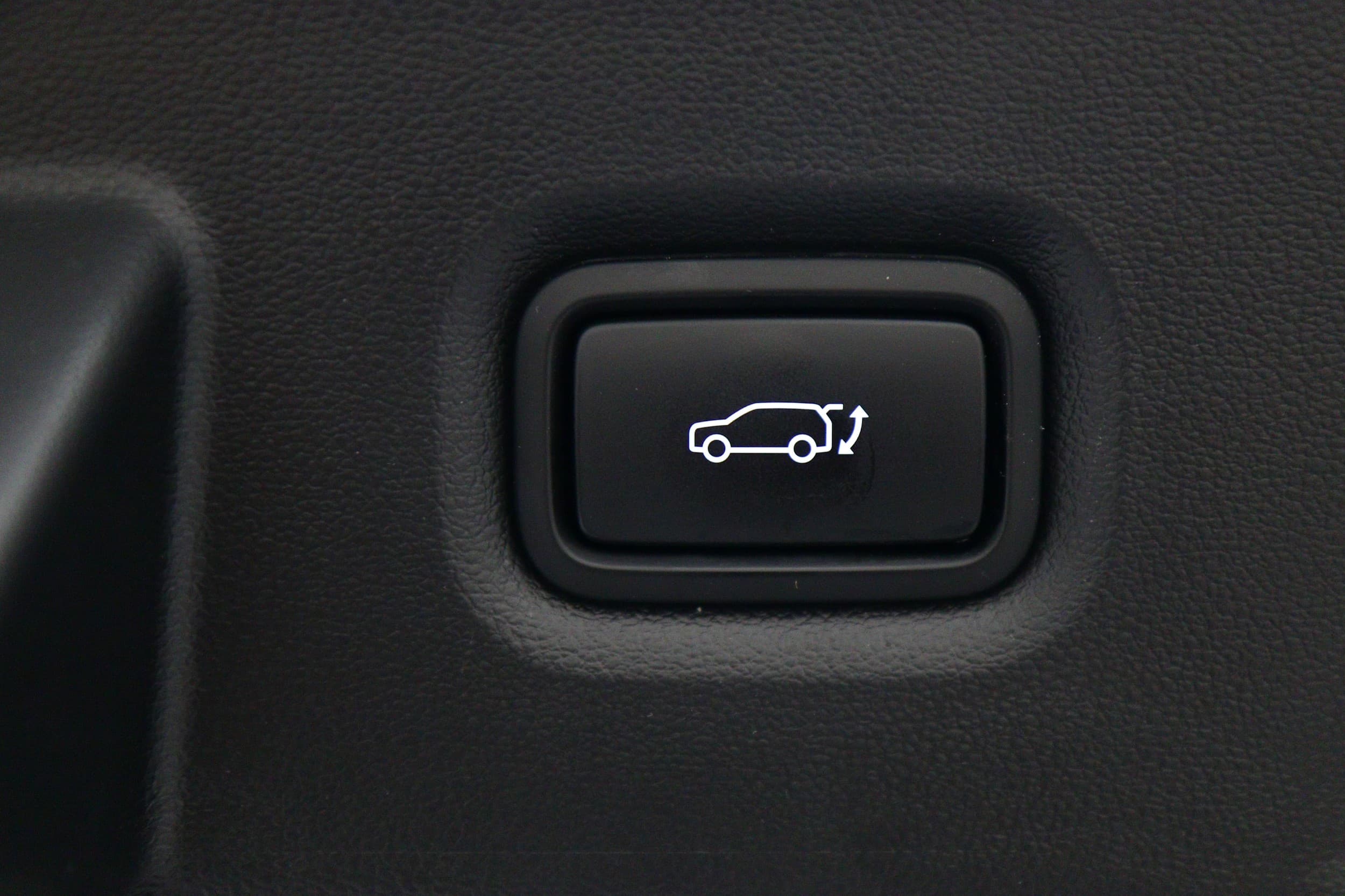 Elmanövrerad bagagelucka