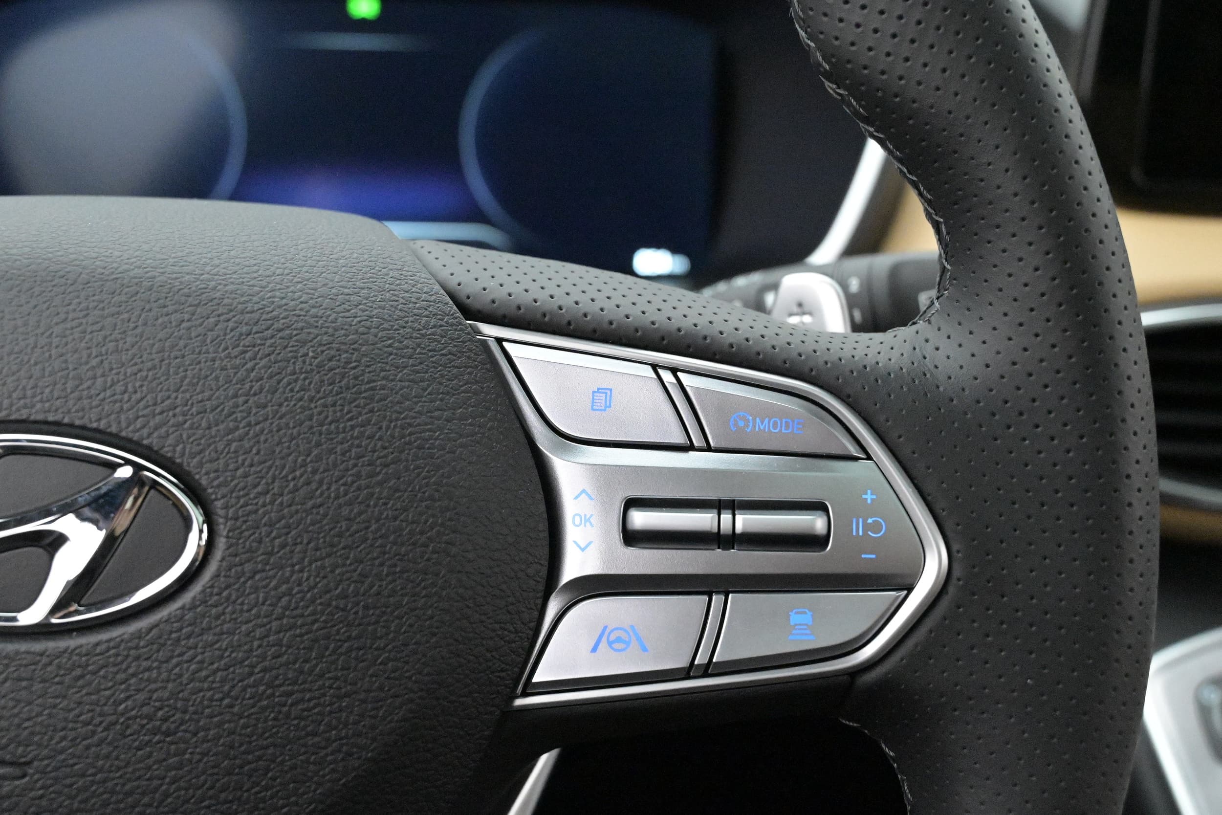 Multifunktionsratt med adaptiv farthållare