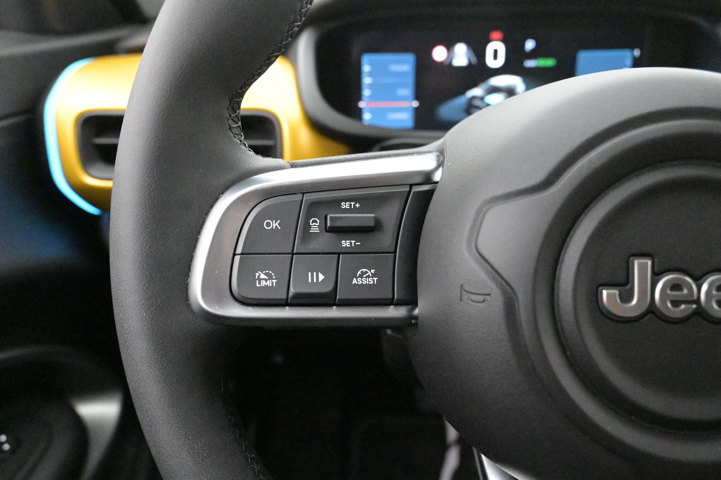 Multifunktionsratt med adaptiv farthållare