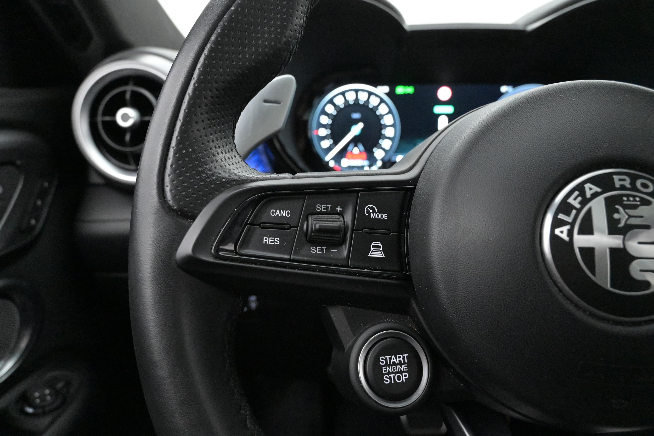 Multifunktionsratt med adaptiv farthållare