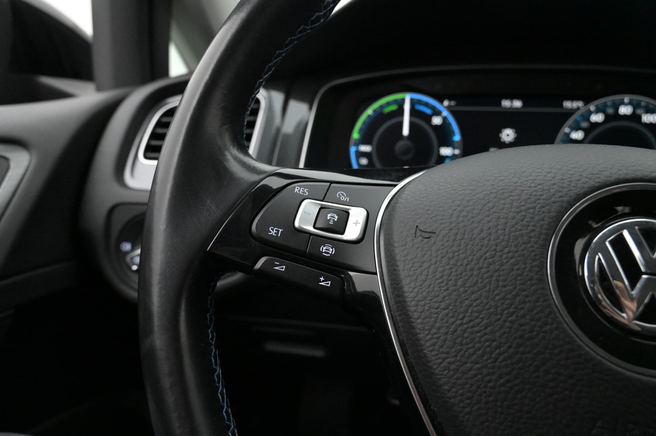 Adaptiv farthållare (ACC) same Front Assist och fotgängarigenkänning