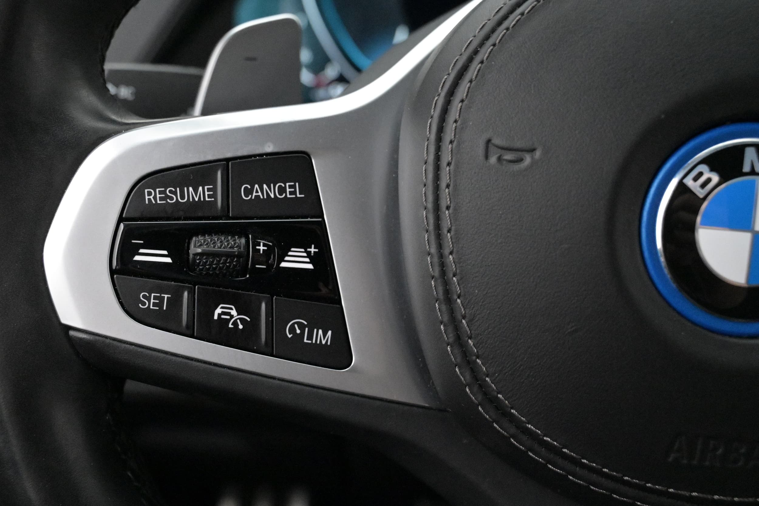 Multifunktionsratt med adaptiv farthållare