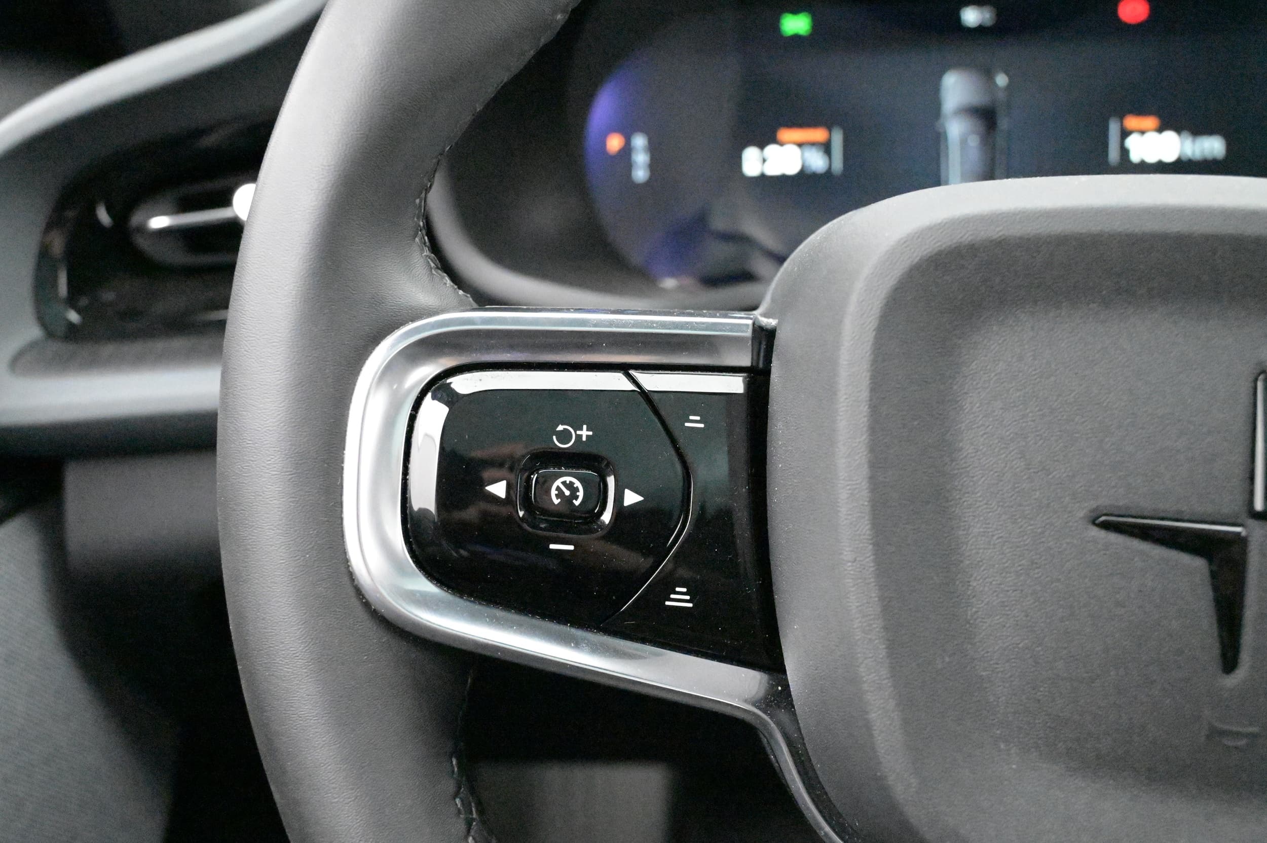 Multifunktionsratt med adaptiv farthållare