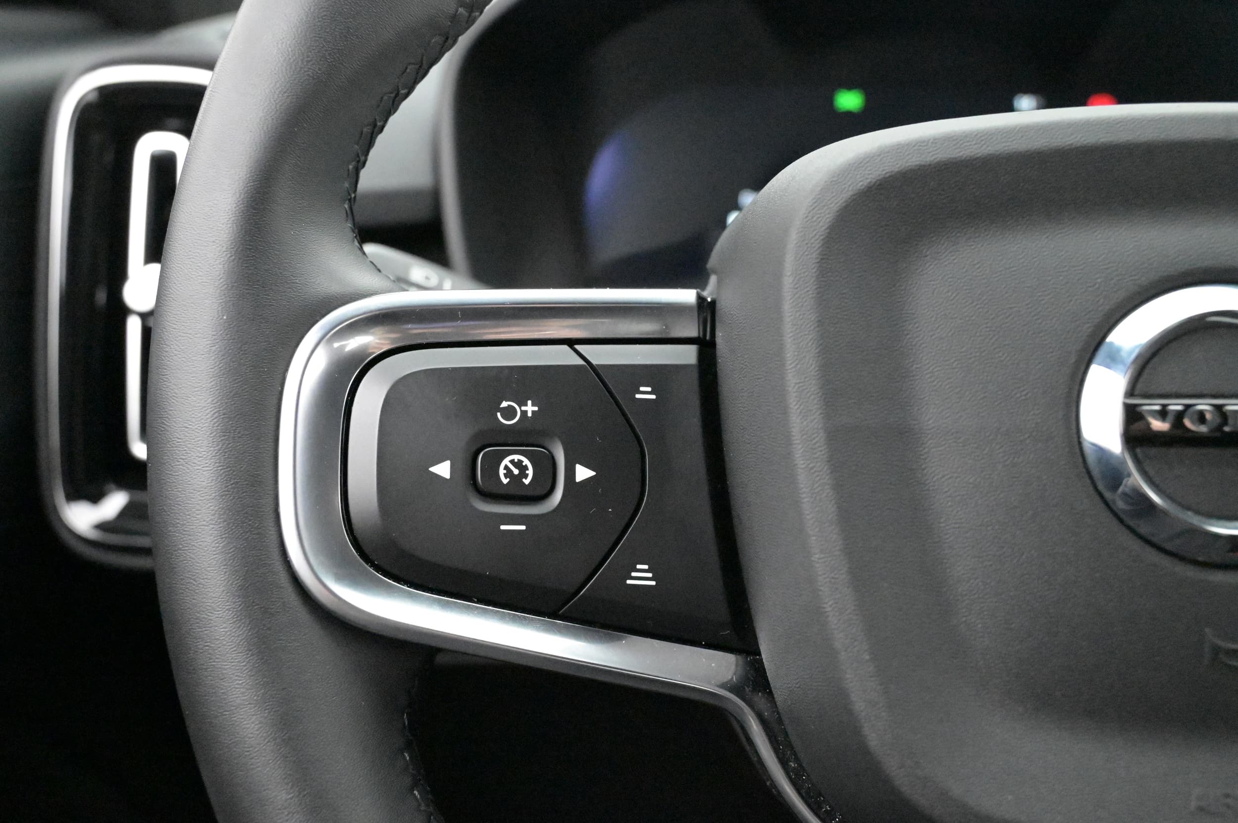 Multifunktionsratt med adaptiv farthållare