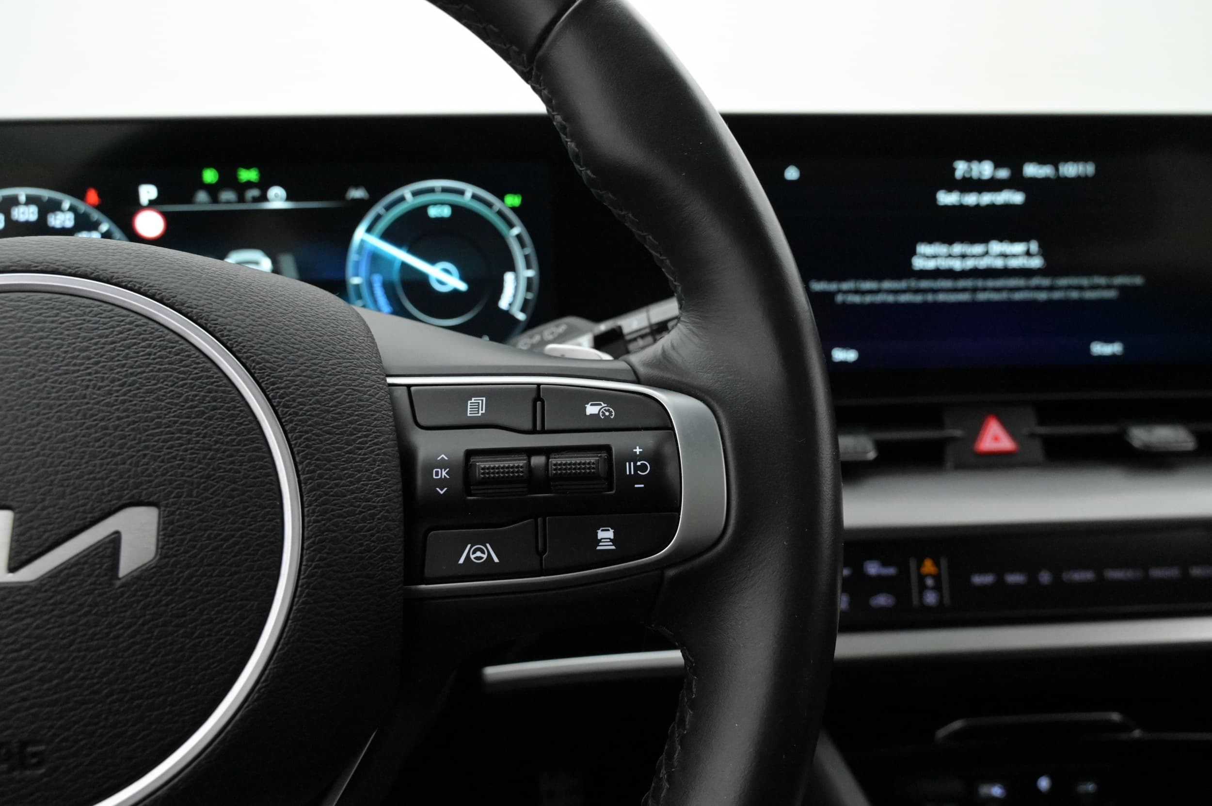 Multifunktionsratt med adaptiv farthållare