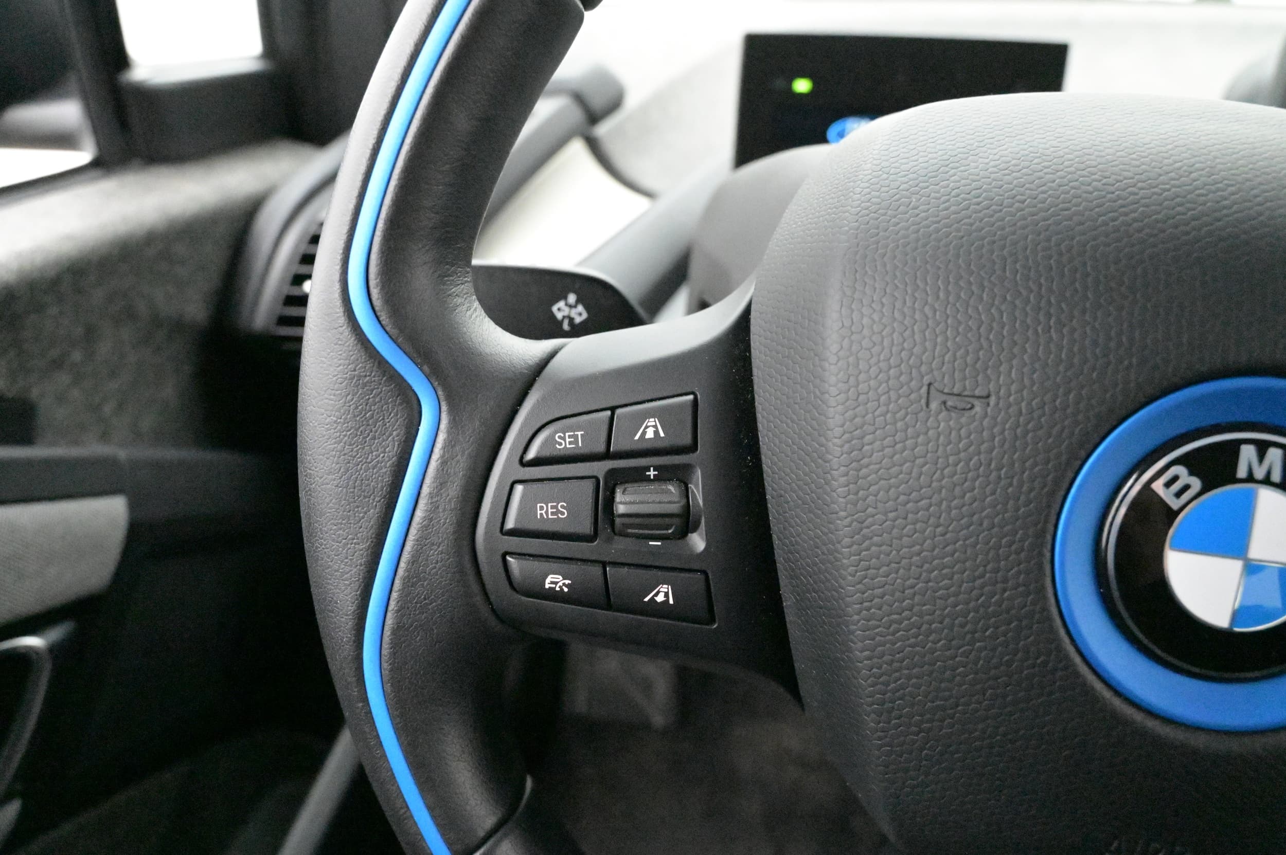 Multifunktionsratt med adaptiv farthållare