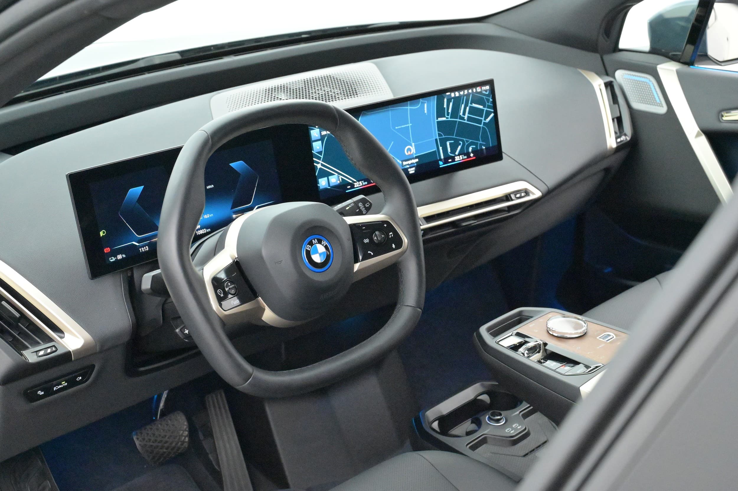 BMW iX