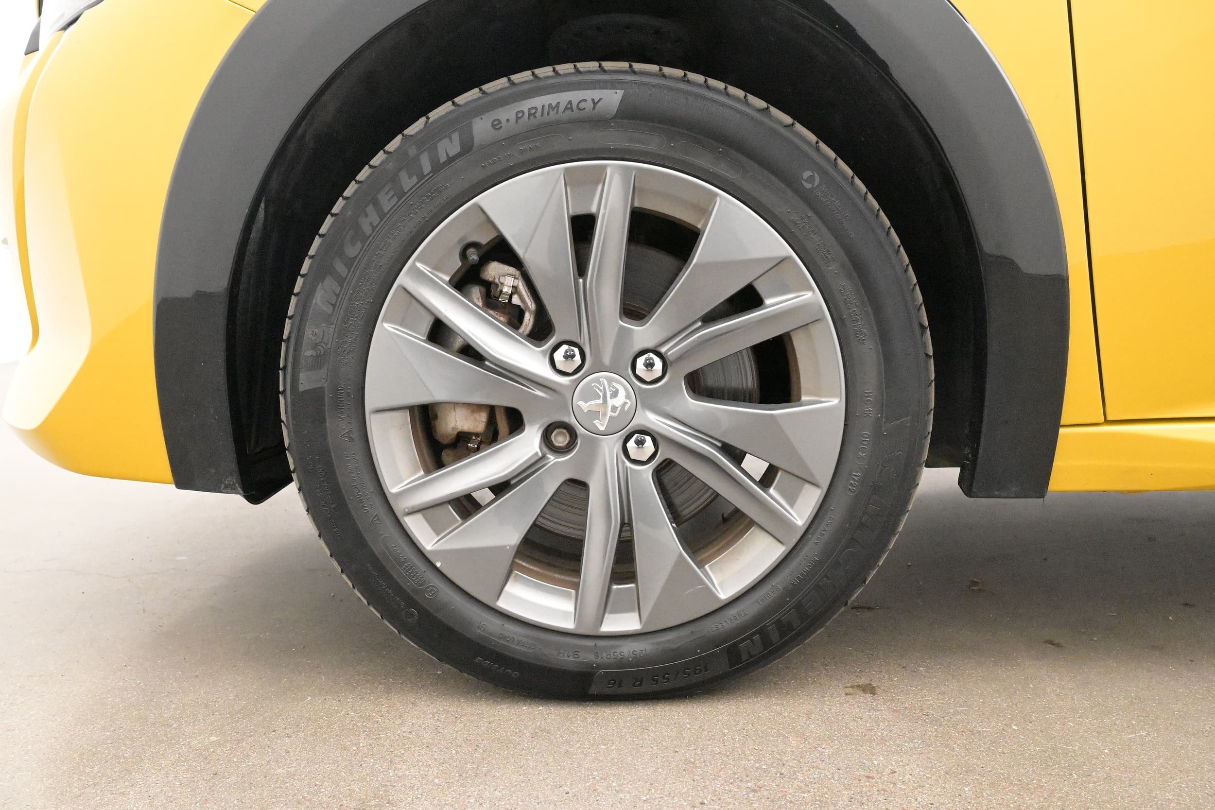 Peugeot e-208