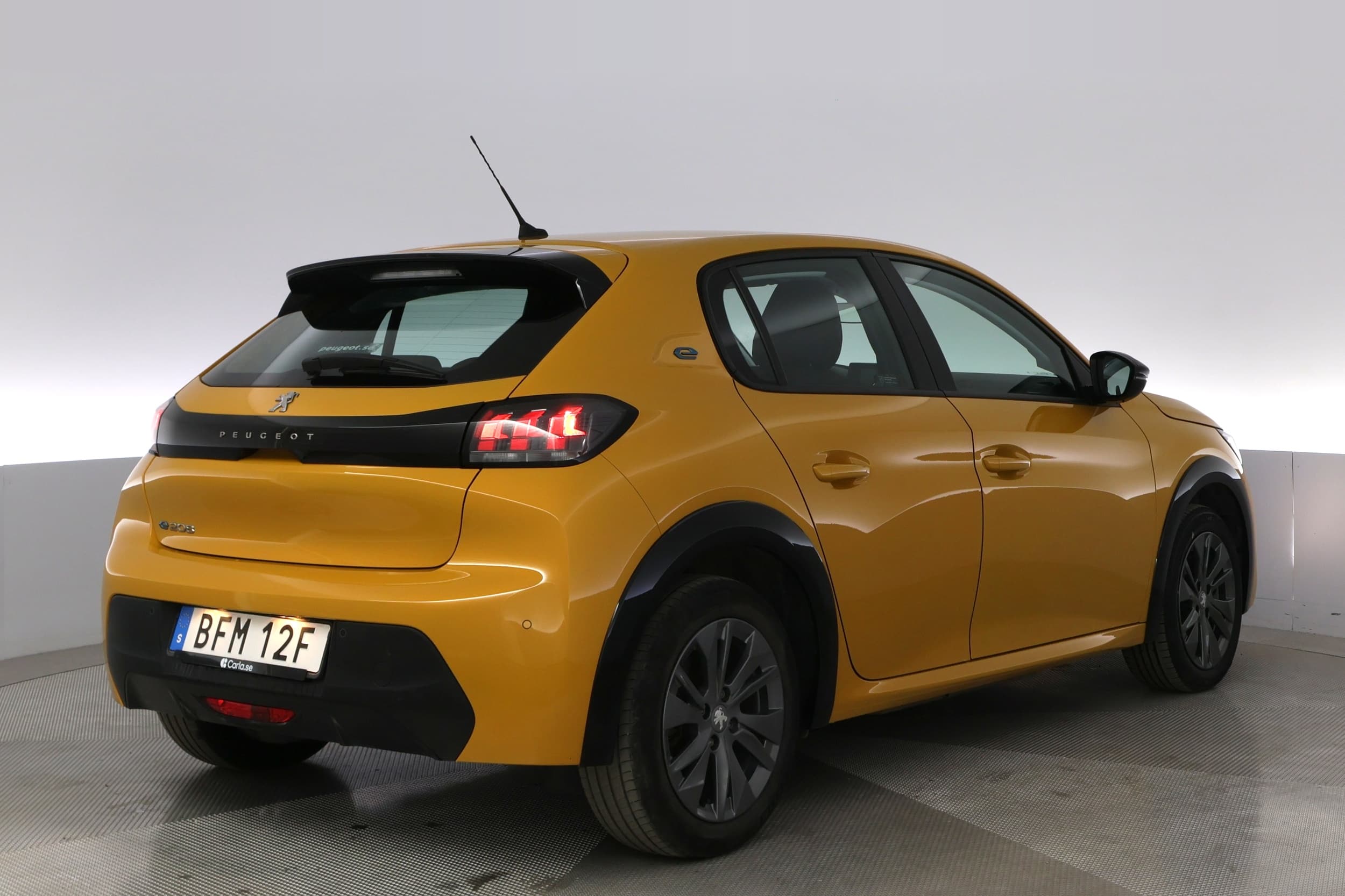Peugeot e-208
