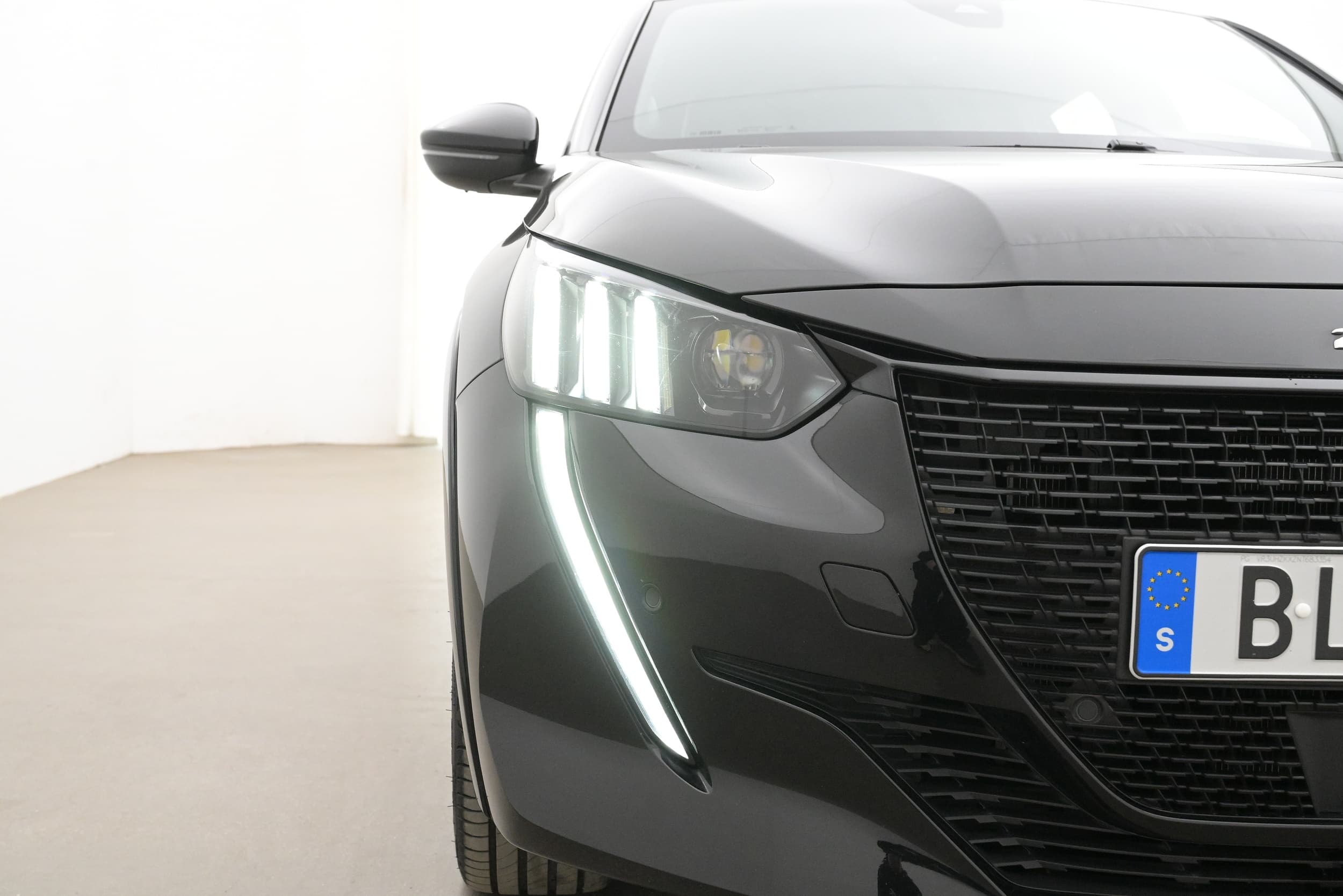 Peugeot e-208