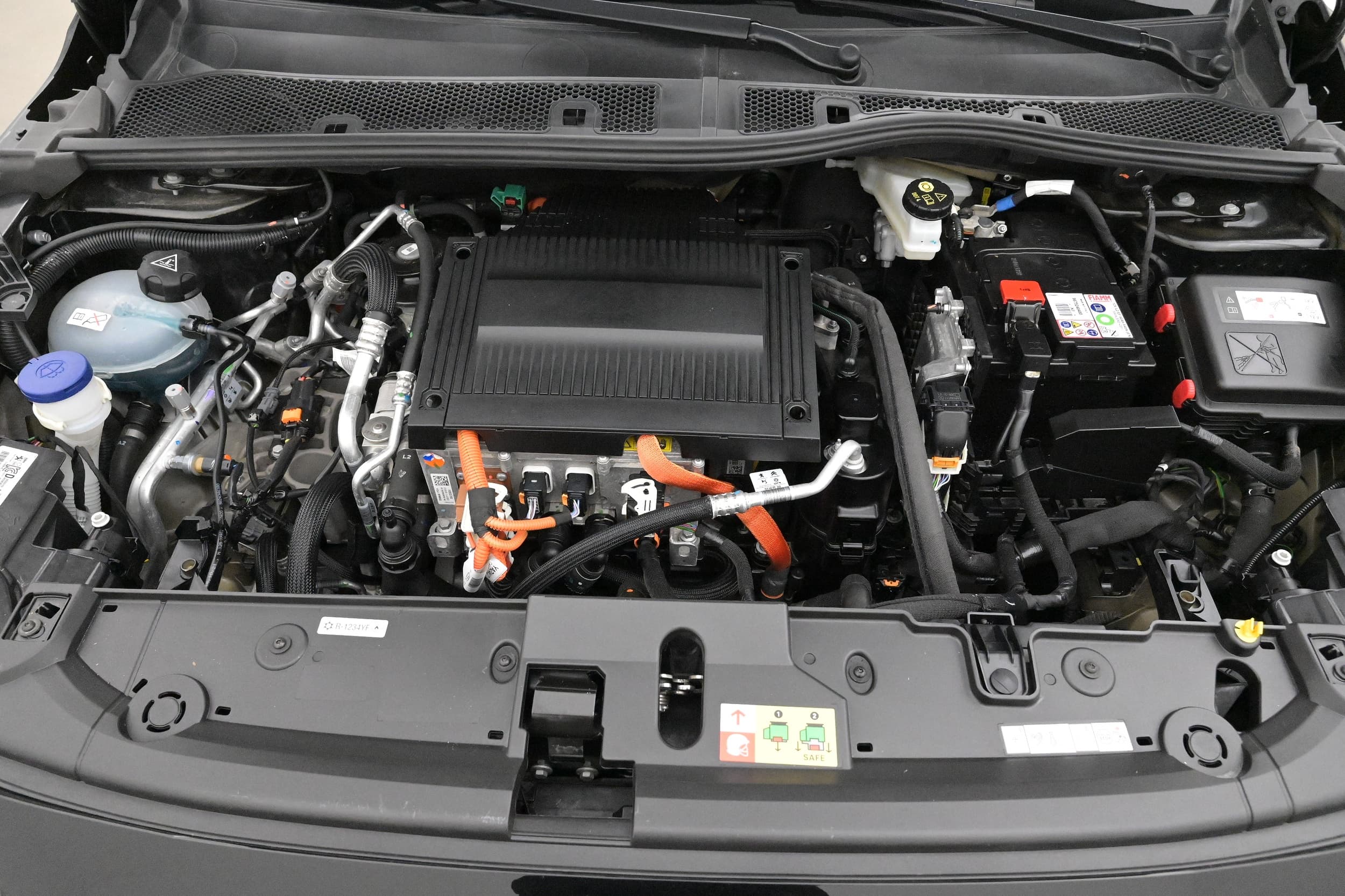 Peugeot e-208