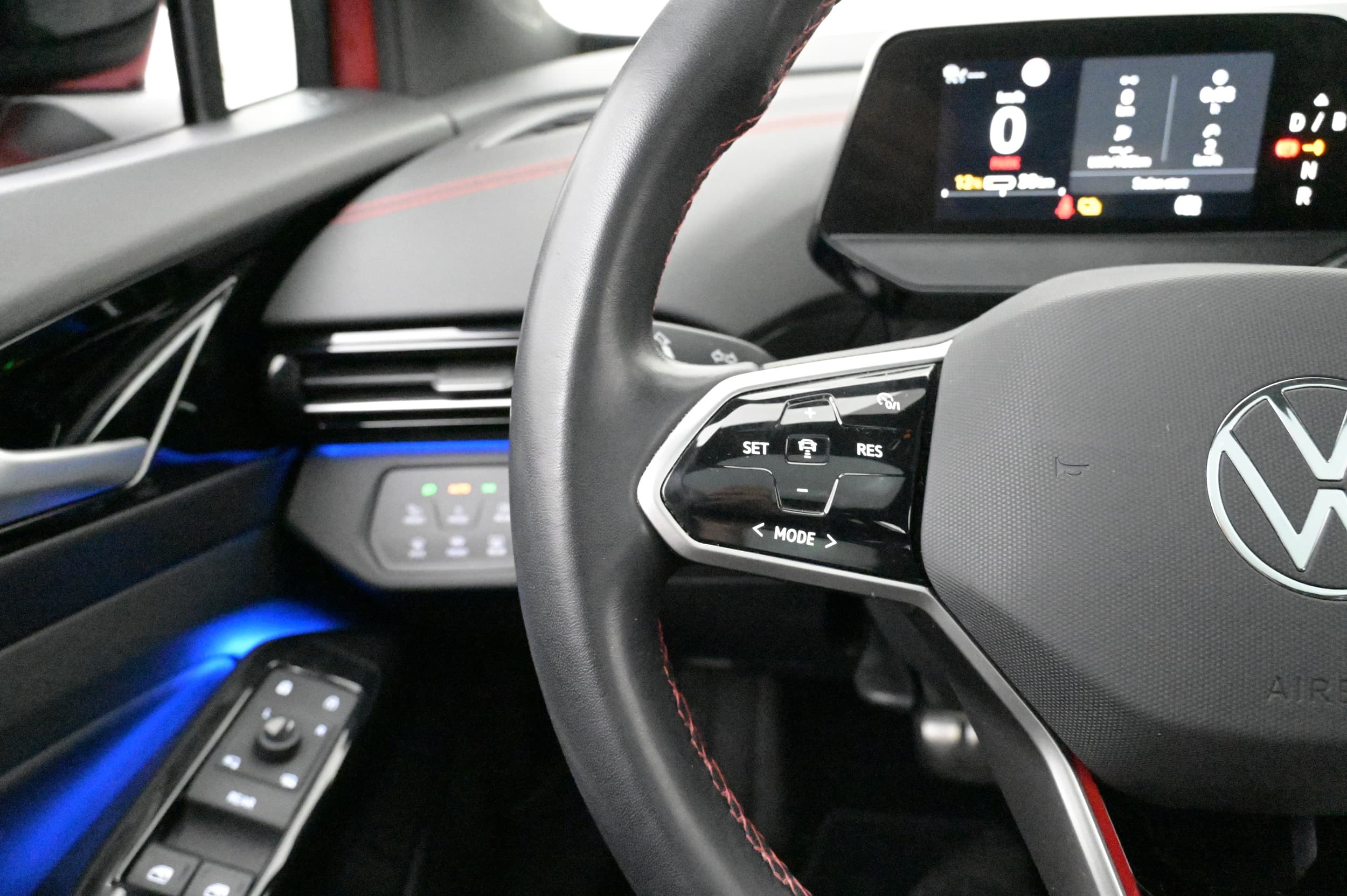 Multifunktionsratt med adaptiv farthållare