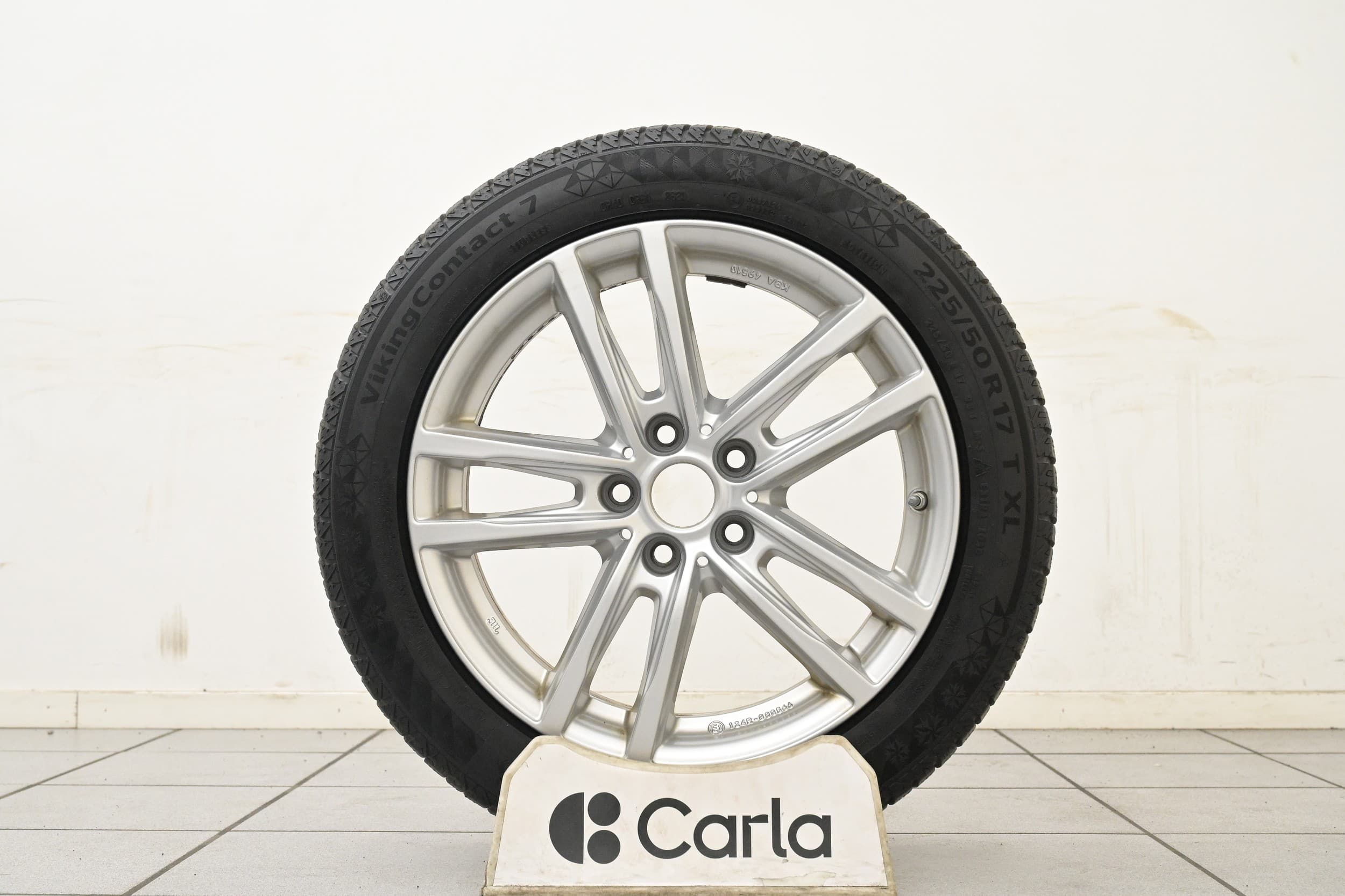 Sommar- och vinterhjul inkluderat (foto visar vinterhjul)