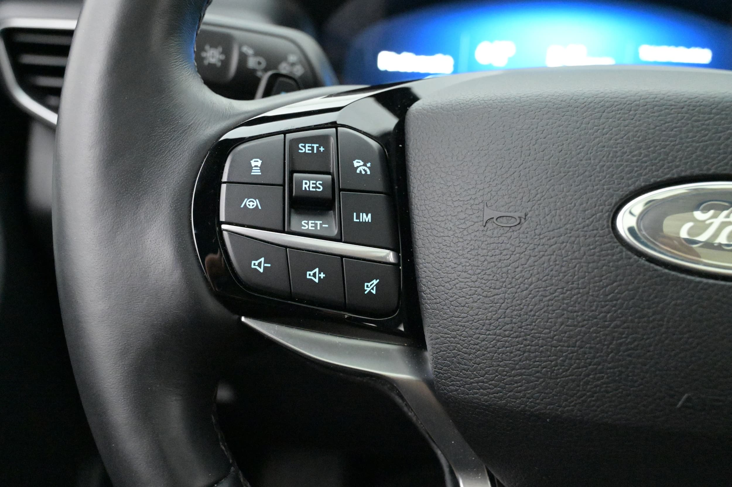 Adaptiv farthållare med Lane Assist