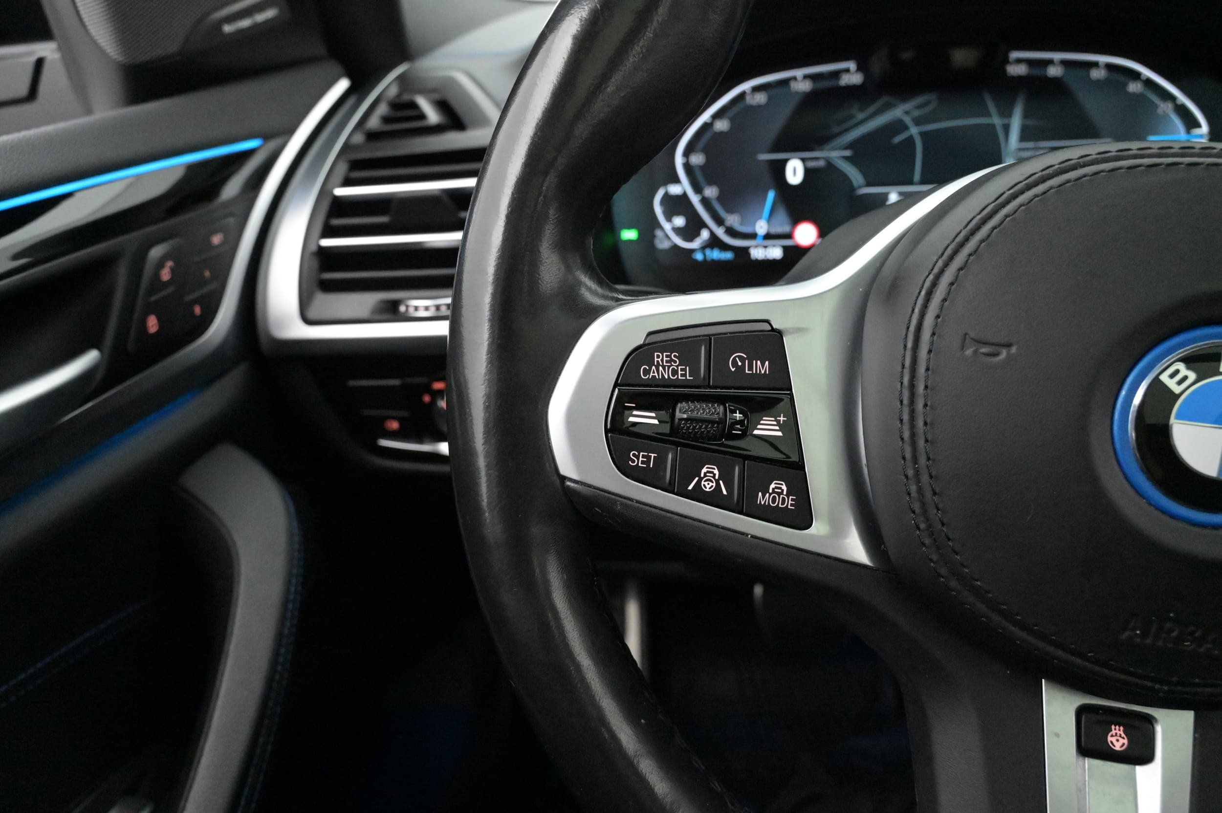 Multifunktionsratt med adaptiv farthållare