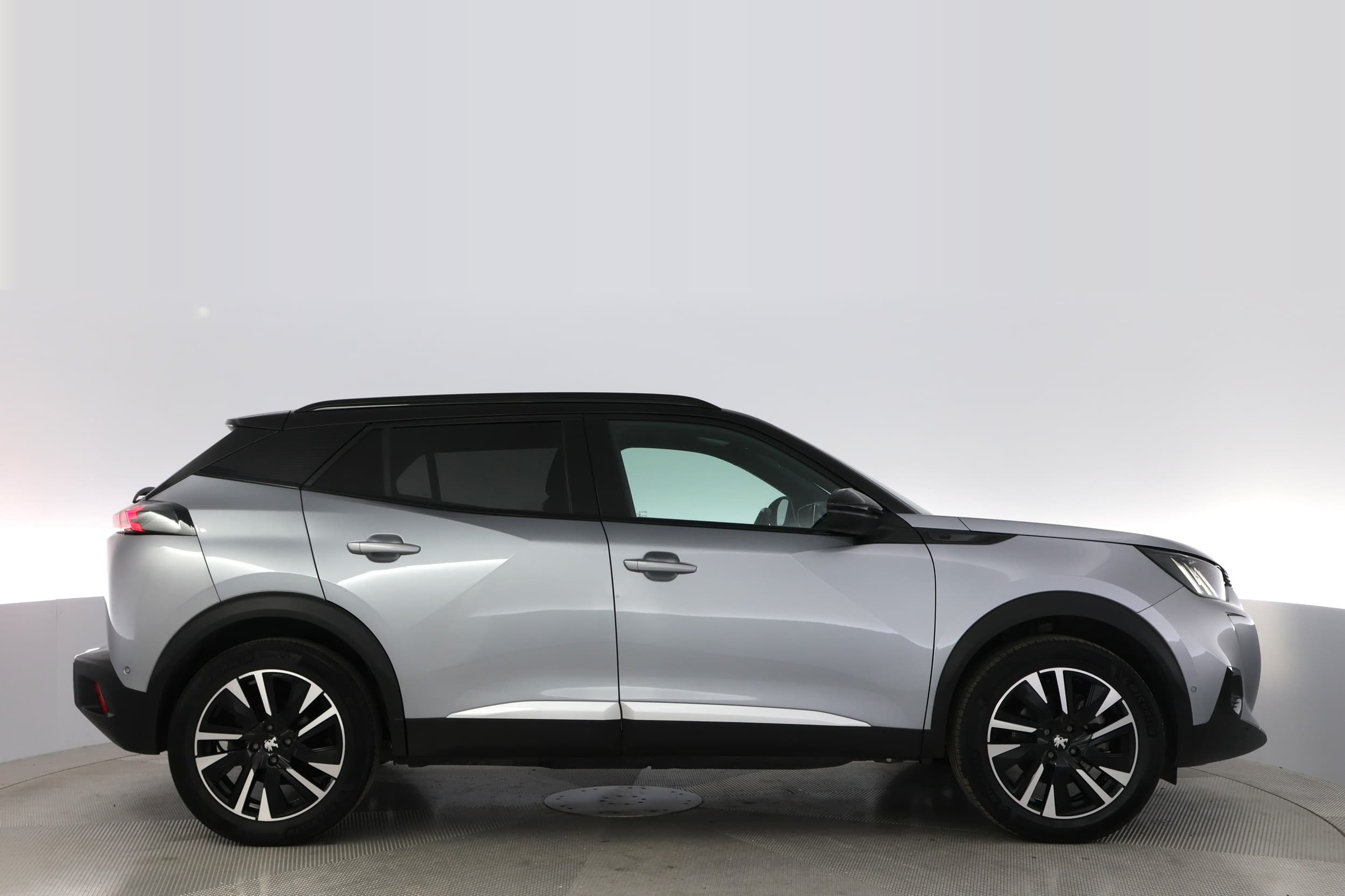 Peugeot e-2008