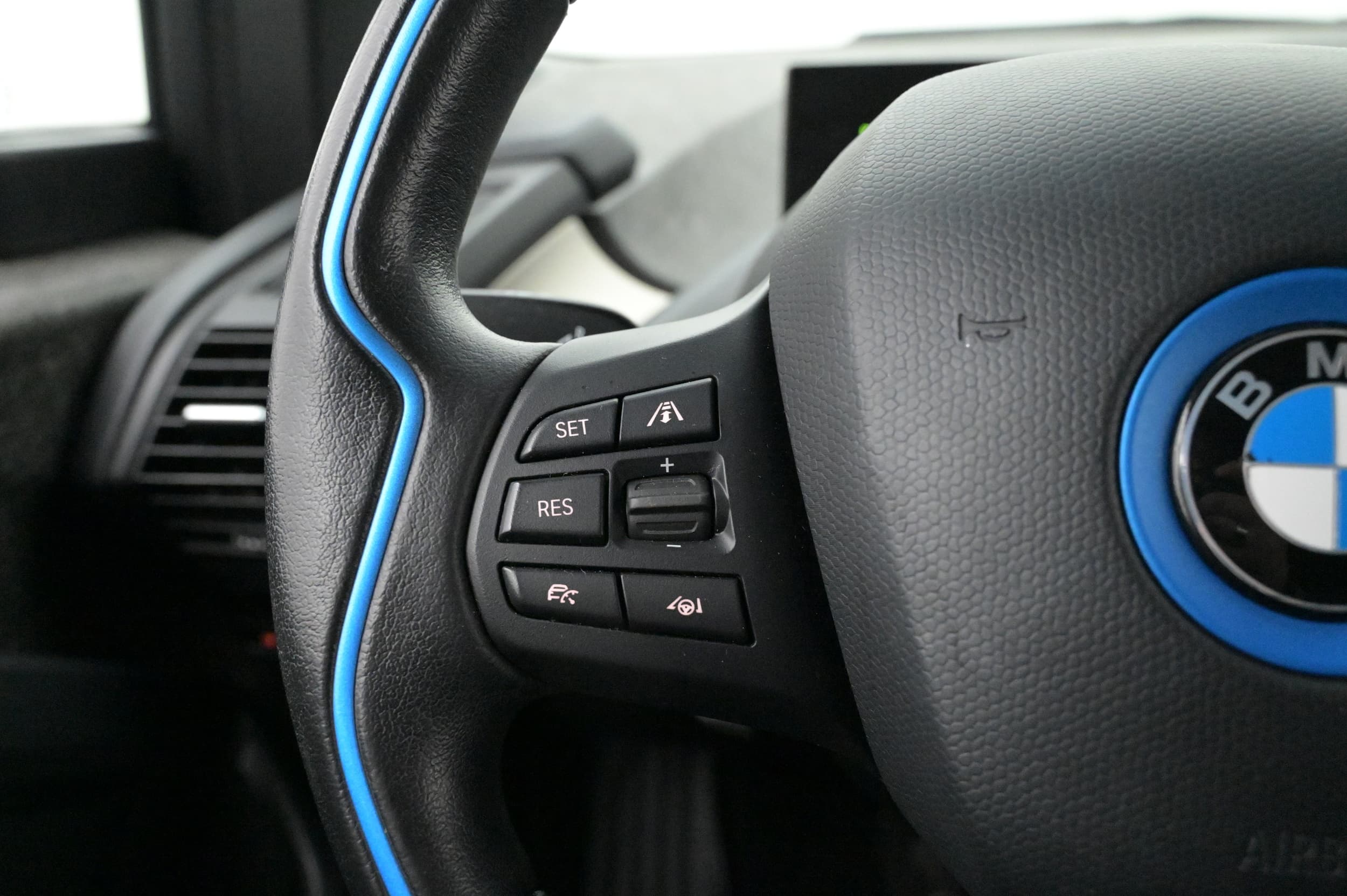 Multifunktionsratt med adaptiv farthållare