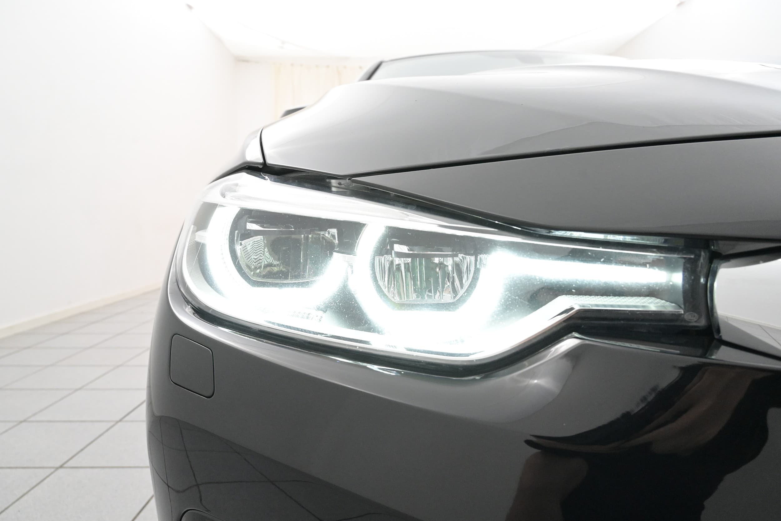 BMW 330e