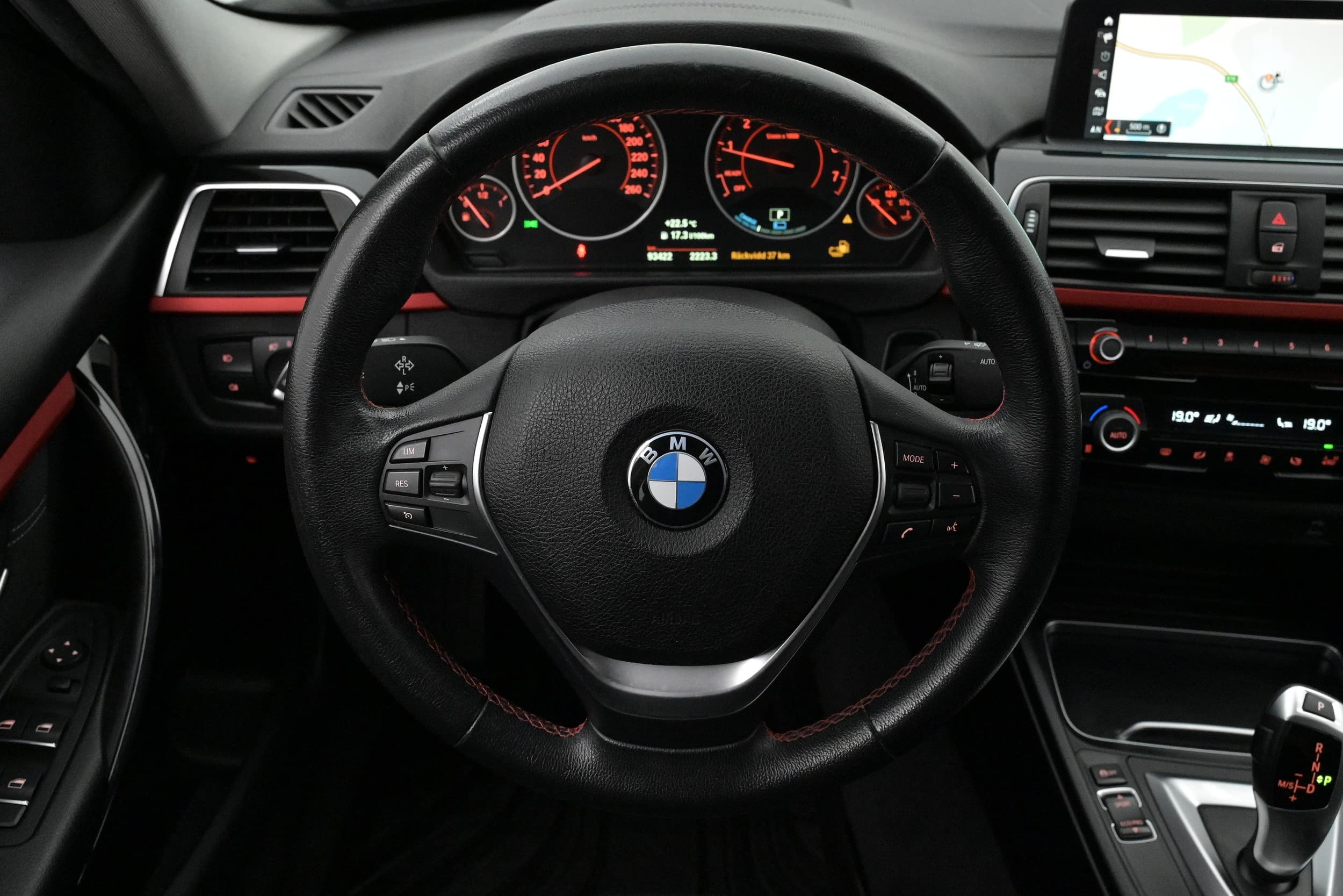 BMW 330e