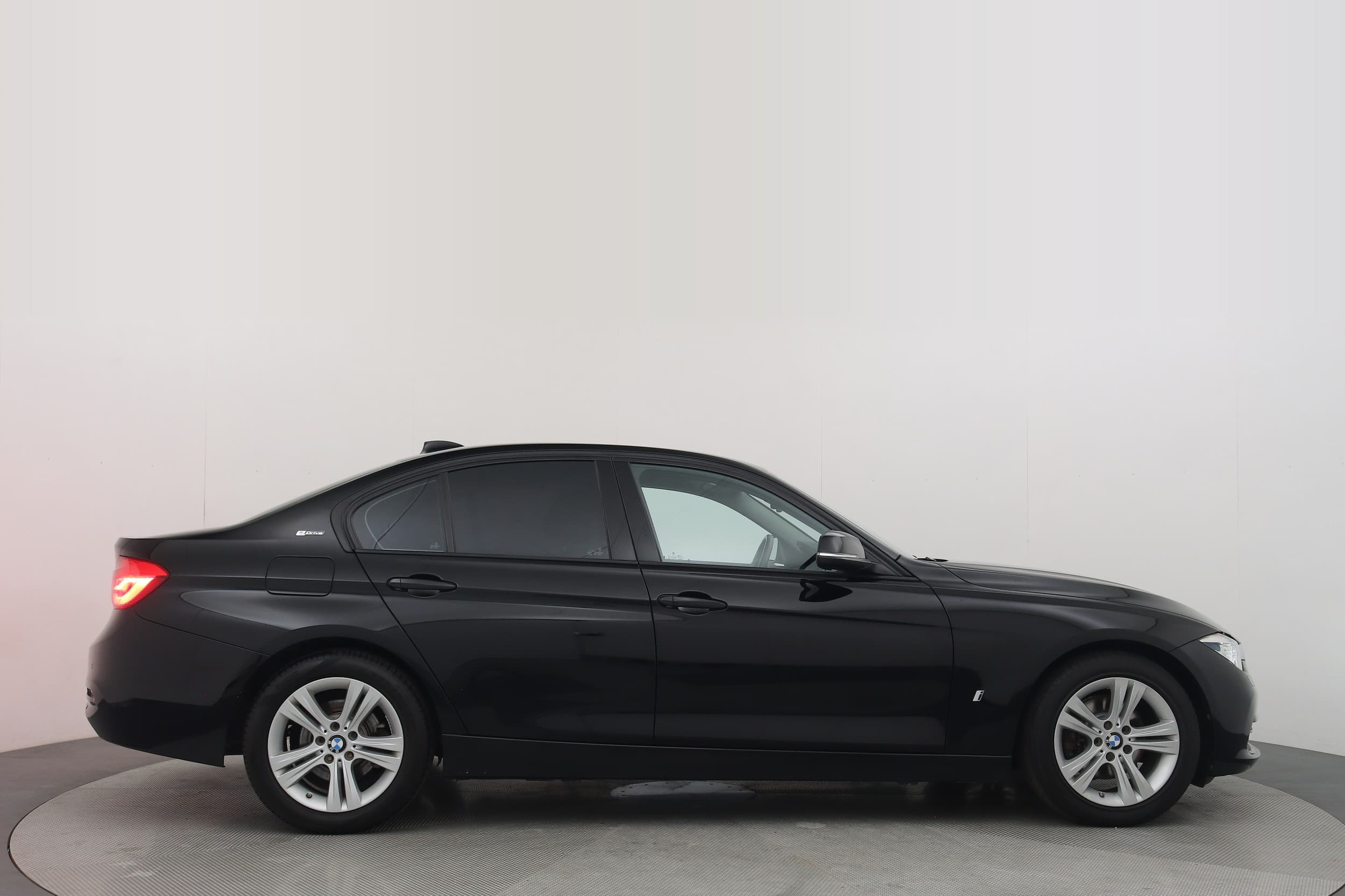 BMW 330e