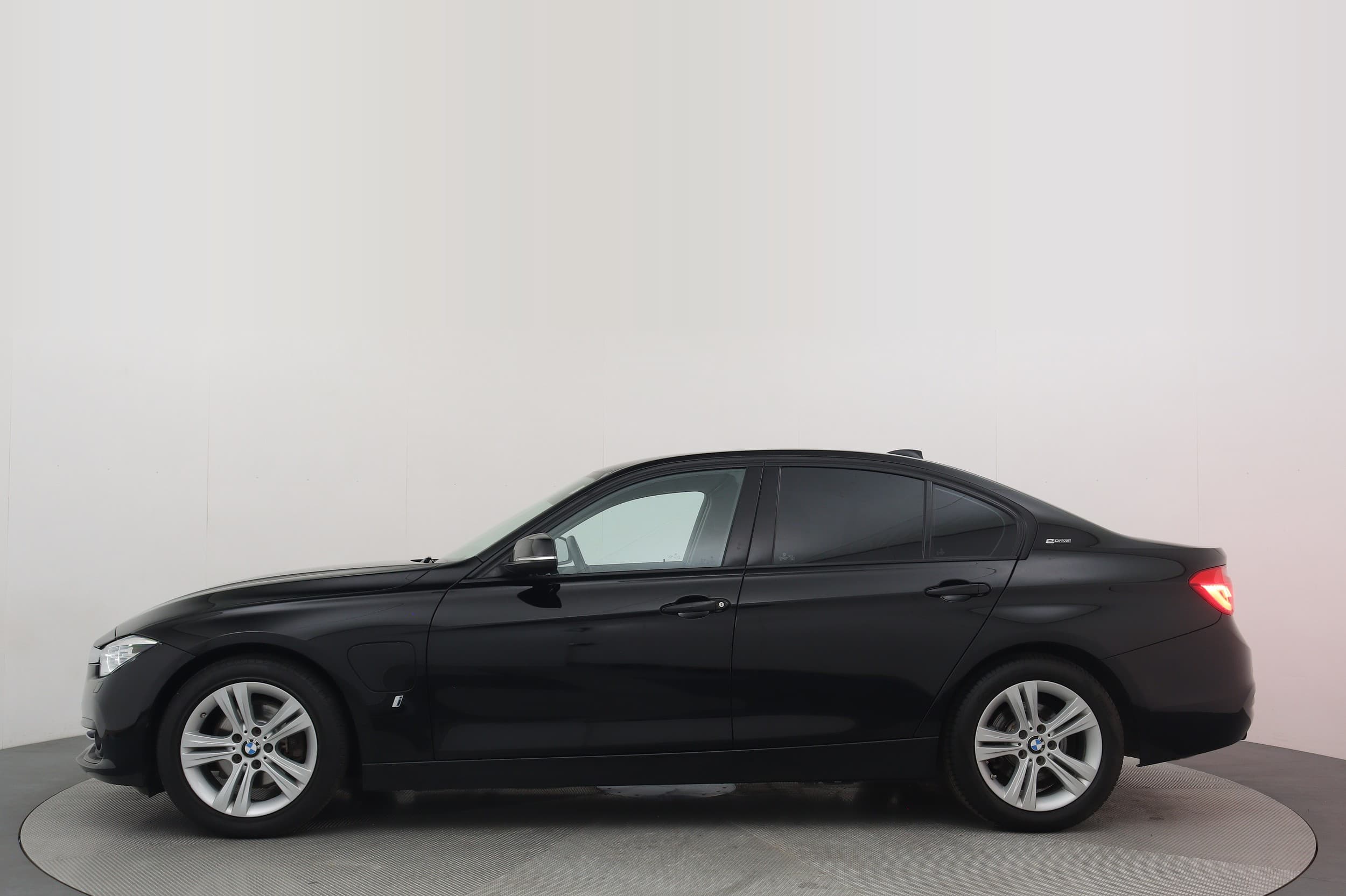 BMW 330e