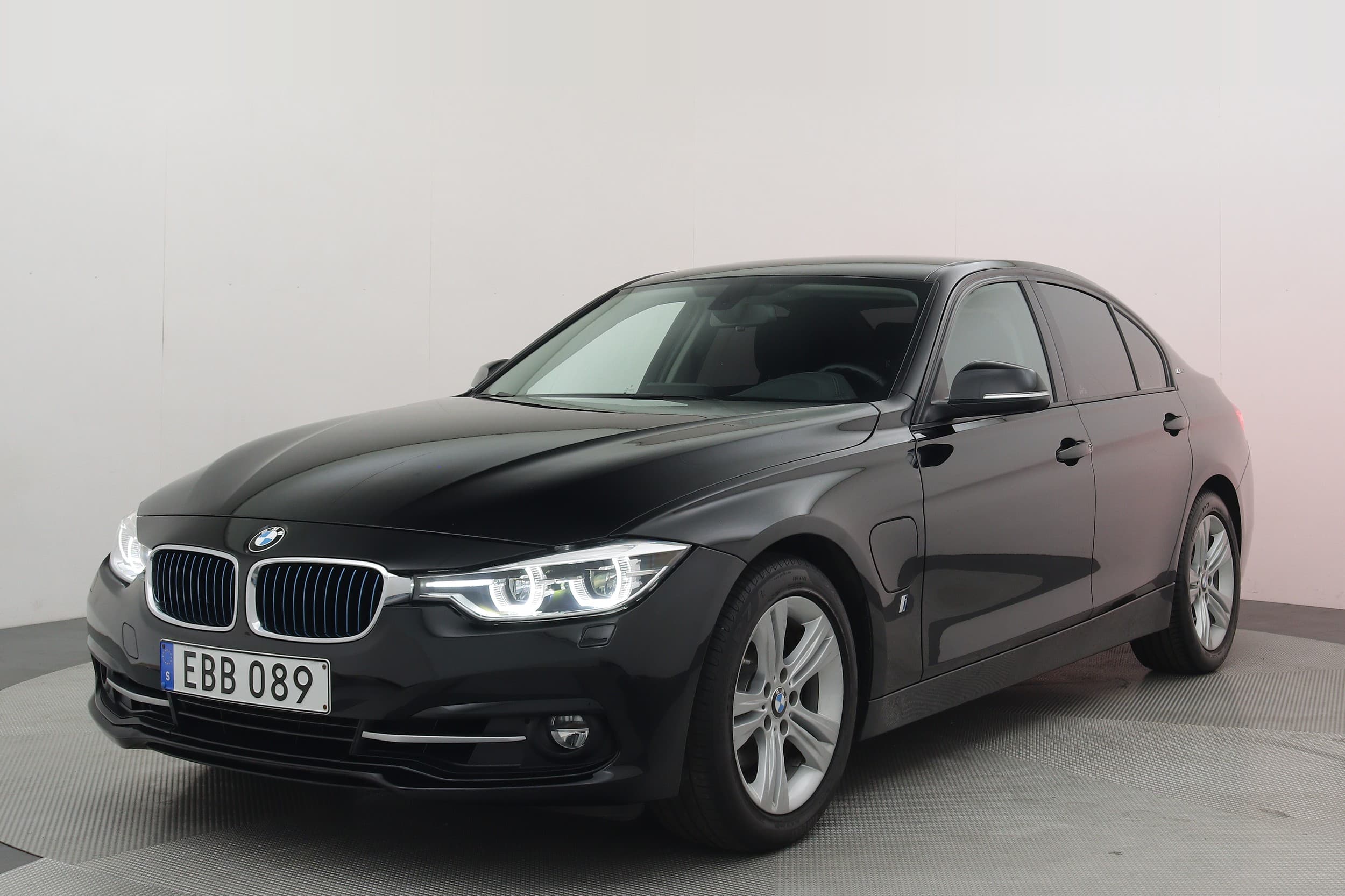 BMW 330e